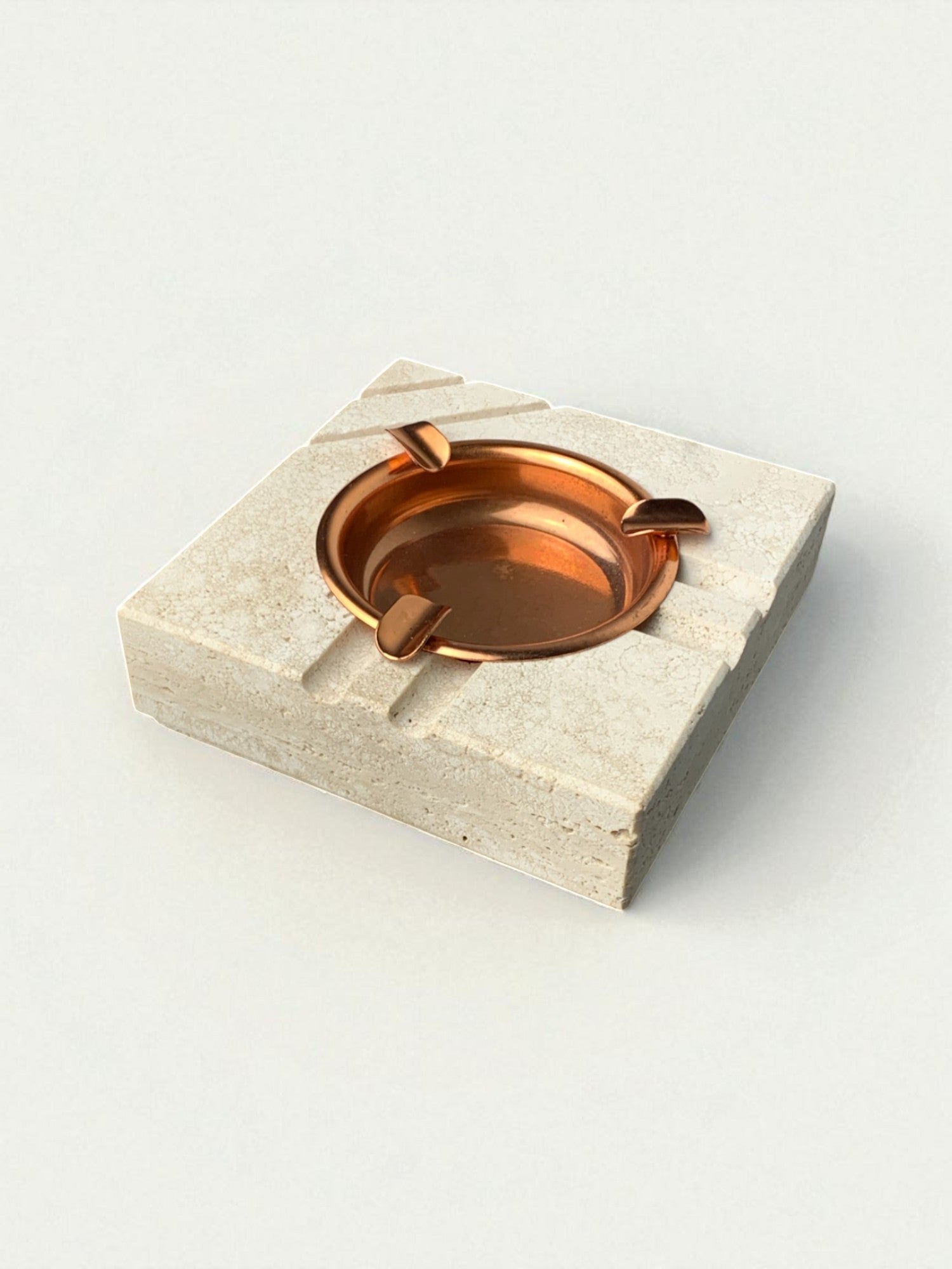 Brutalist ashtray by Fratelli Mannelli, travertine, Italy, Circa 1970's