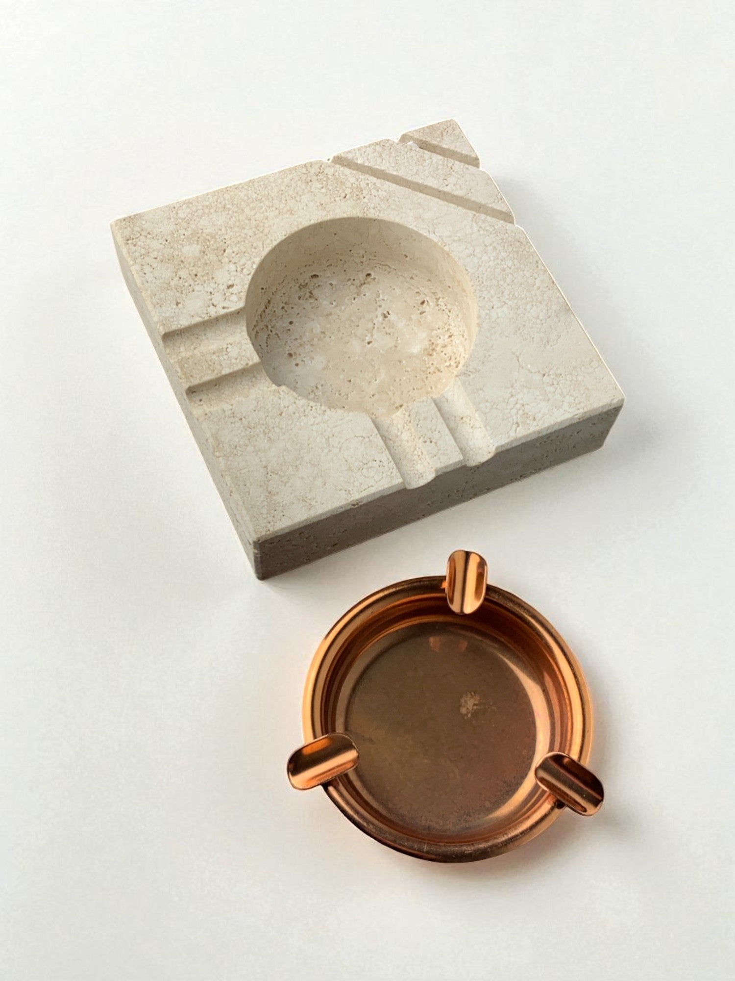 Brutalist ashtray by Fratelli Mannelli, travertine, Italy, Circa 1970's