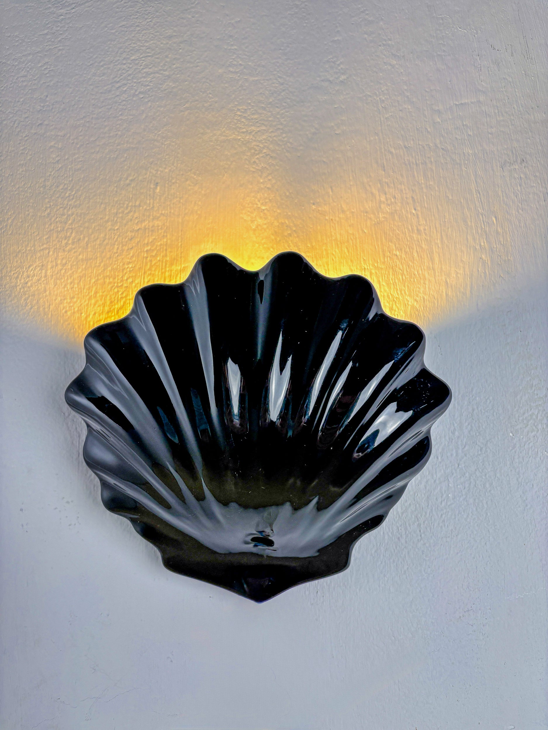 Italian shell-shaped wall sconce, black ceramic, 1970's