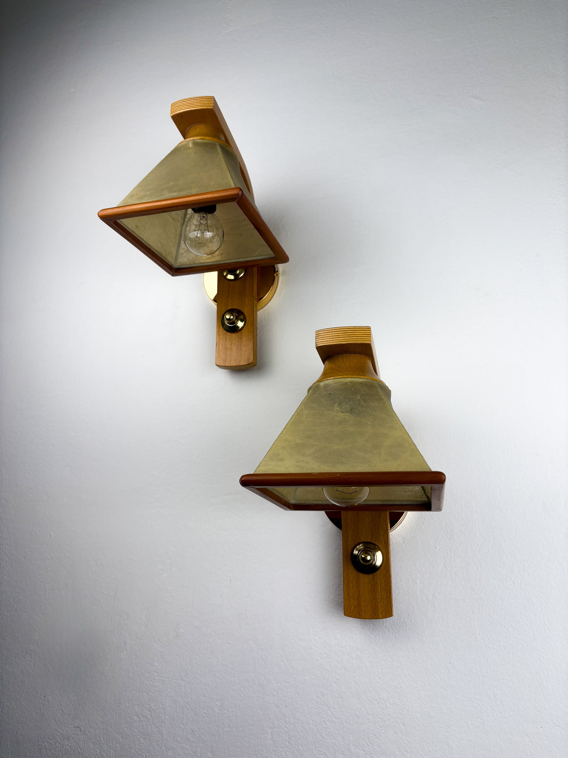 Pair of Italian "Cocoon" wall lights, resin and pine wood, Circa 1970s