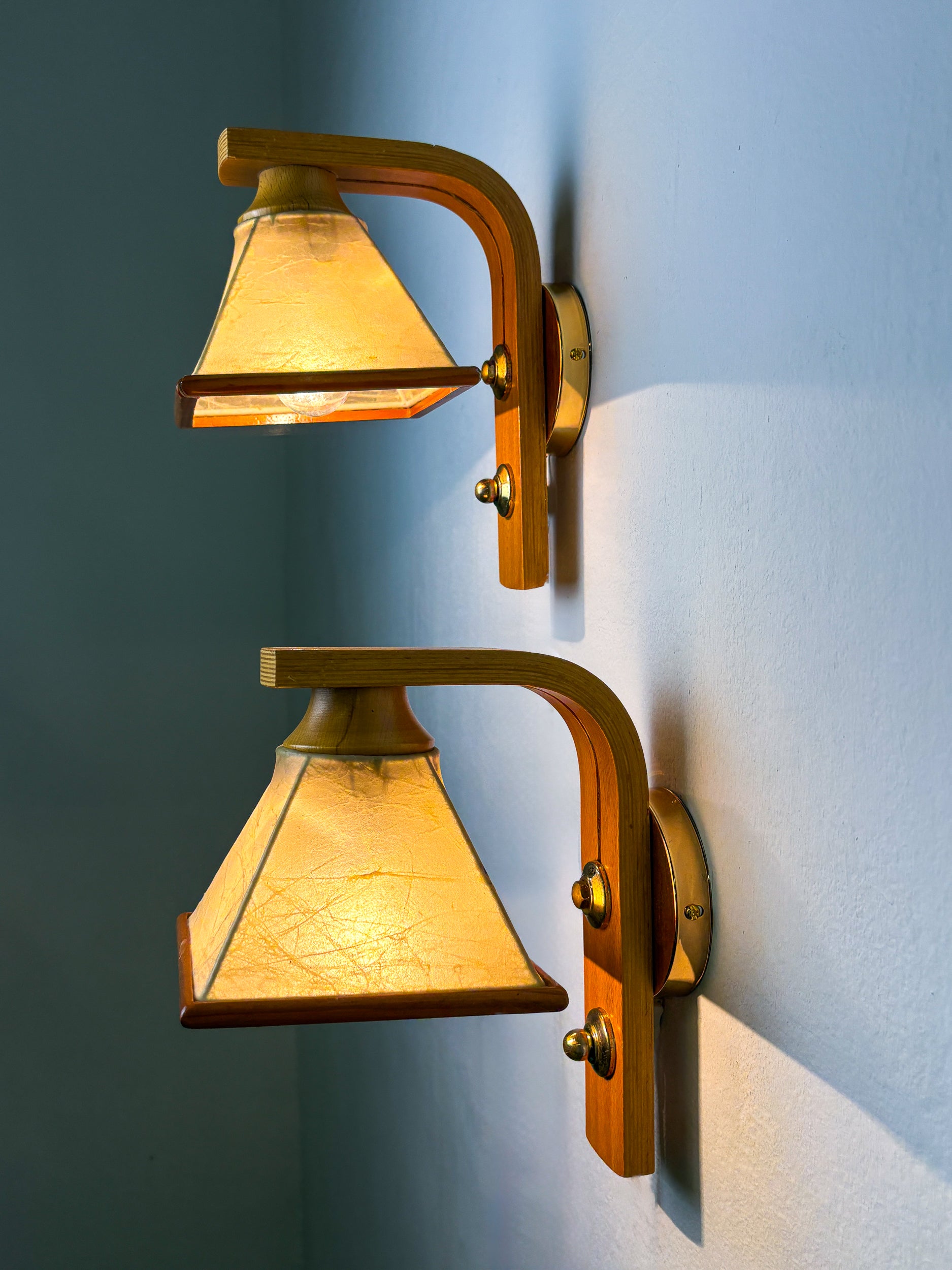 Pair of Italian "Cocoon" wall lights, resin and pine wood, Circa 1970s