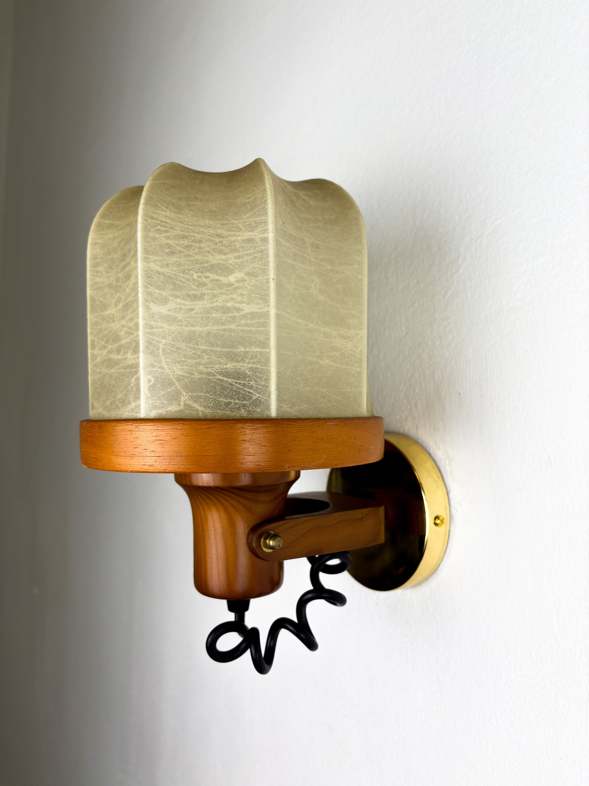 Pair of articulated "Cocoon" wall lights in resin and pine, Italy, Circa 1970's