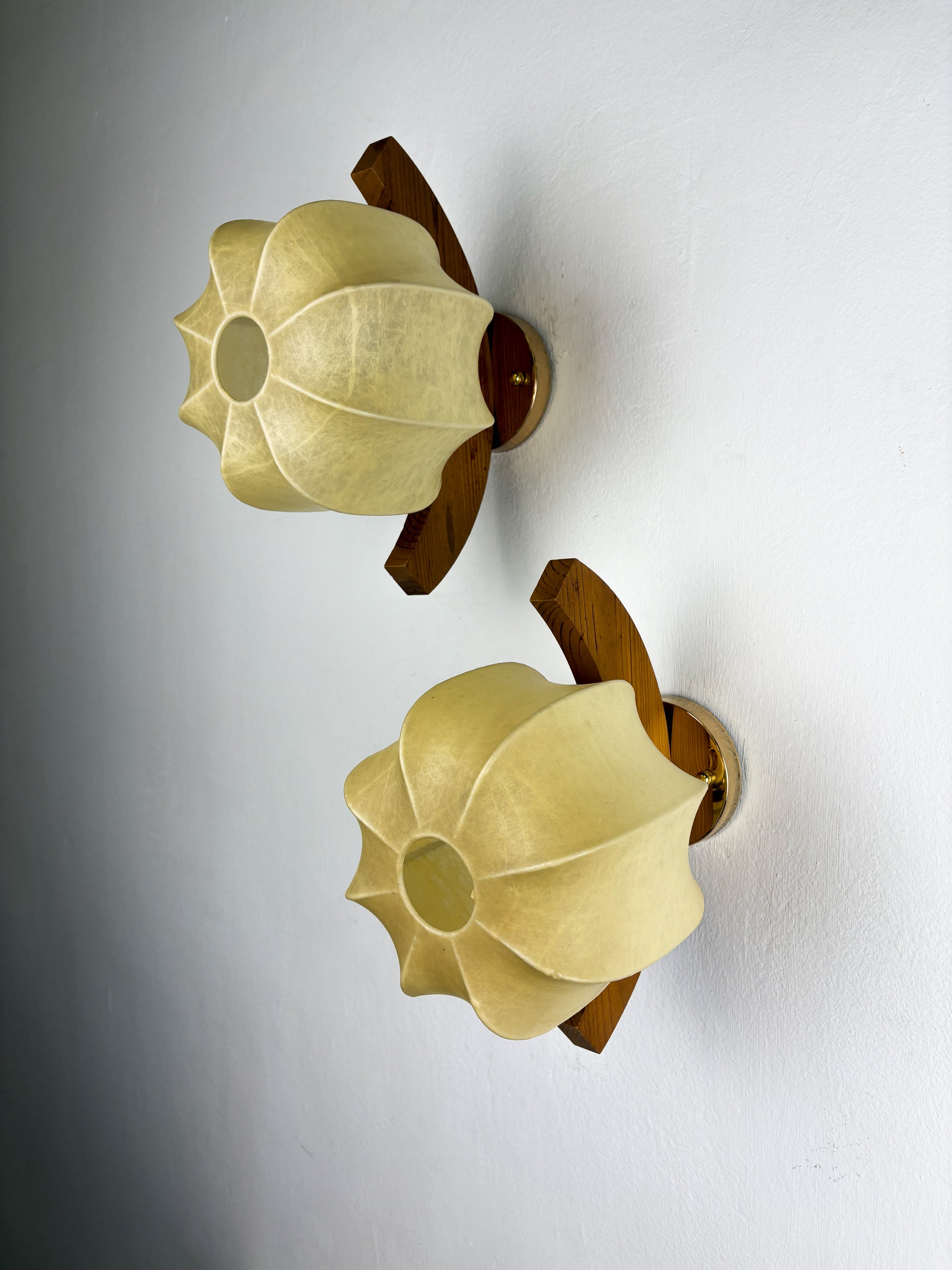 Pair of "Cocoon" wall lights, resin and pine, Italy, 1970's