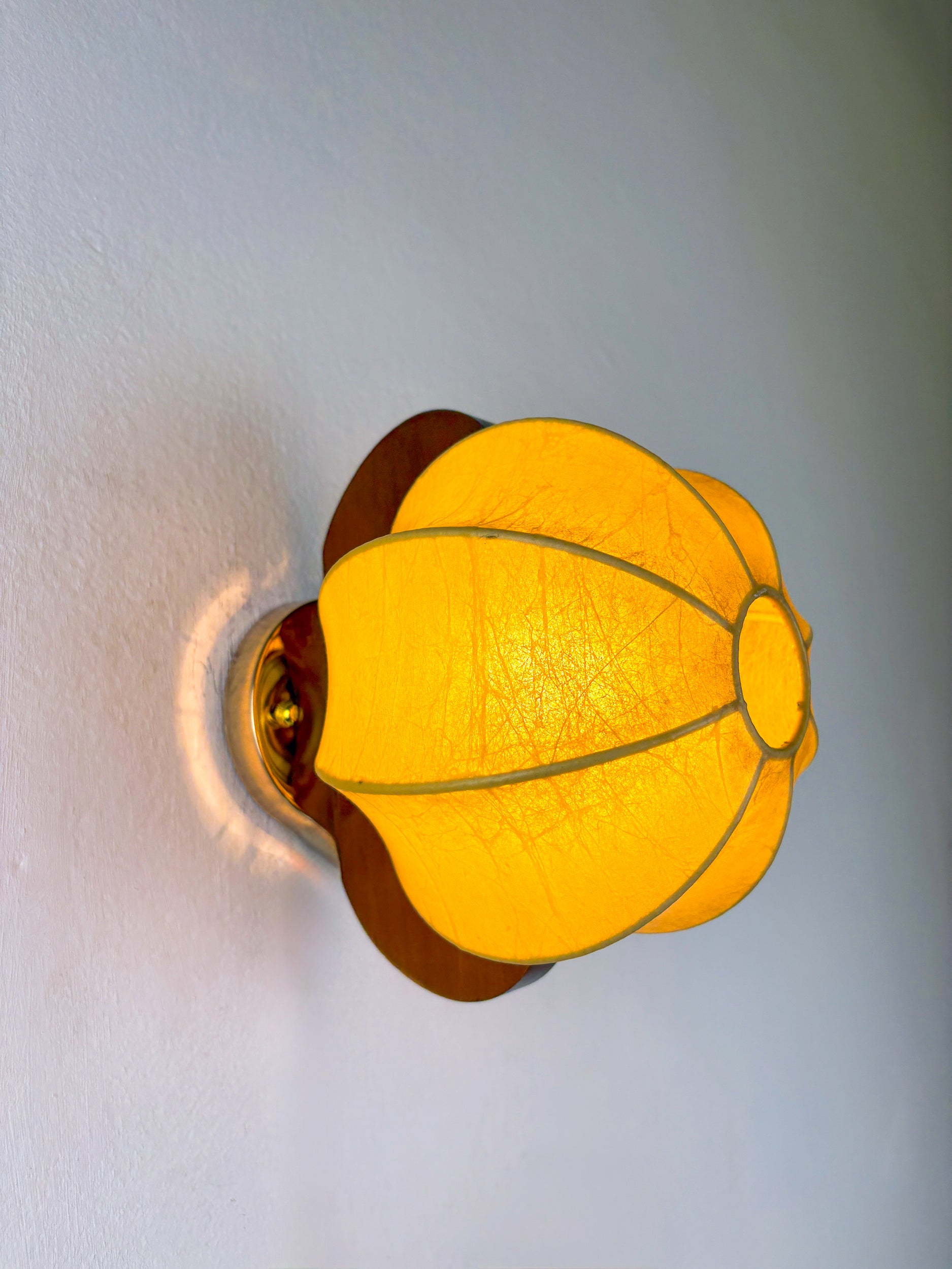 Pair of Italian "Cocoon" wall lights, resin and pine wood, 1970