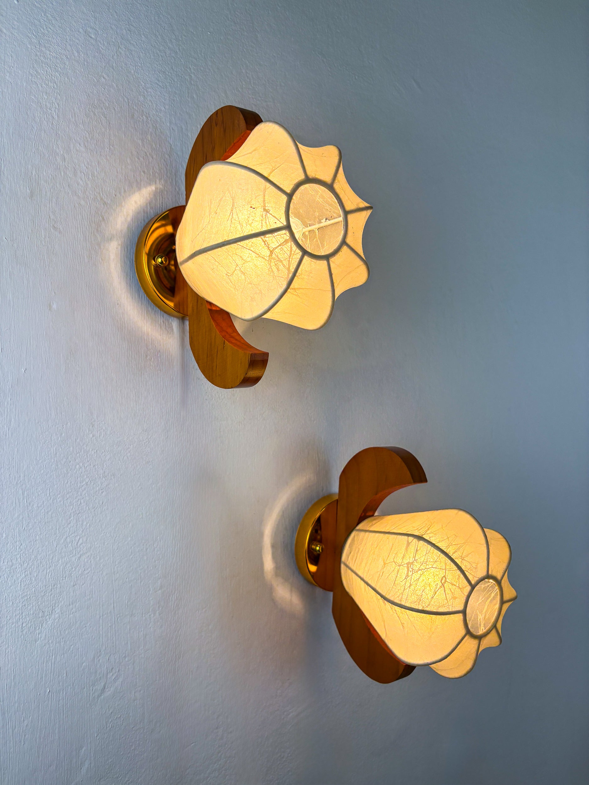 Pair of Pear-shaped "Cocoon" wall sconces, resin and pine wood, Italy, Circa 1970's