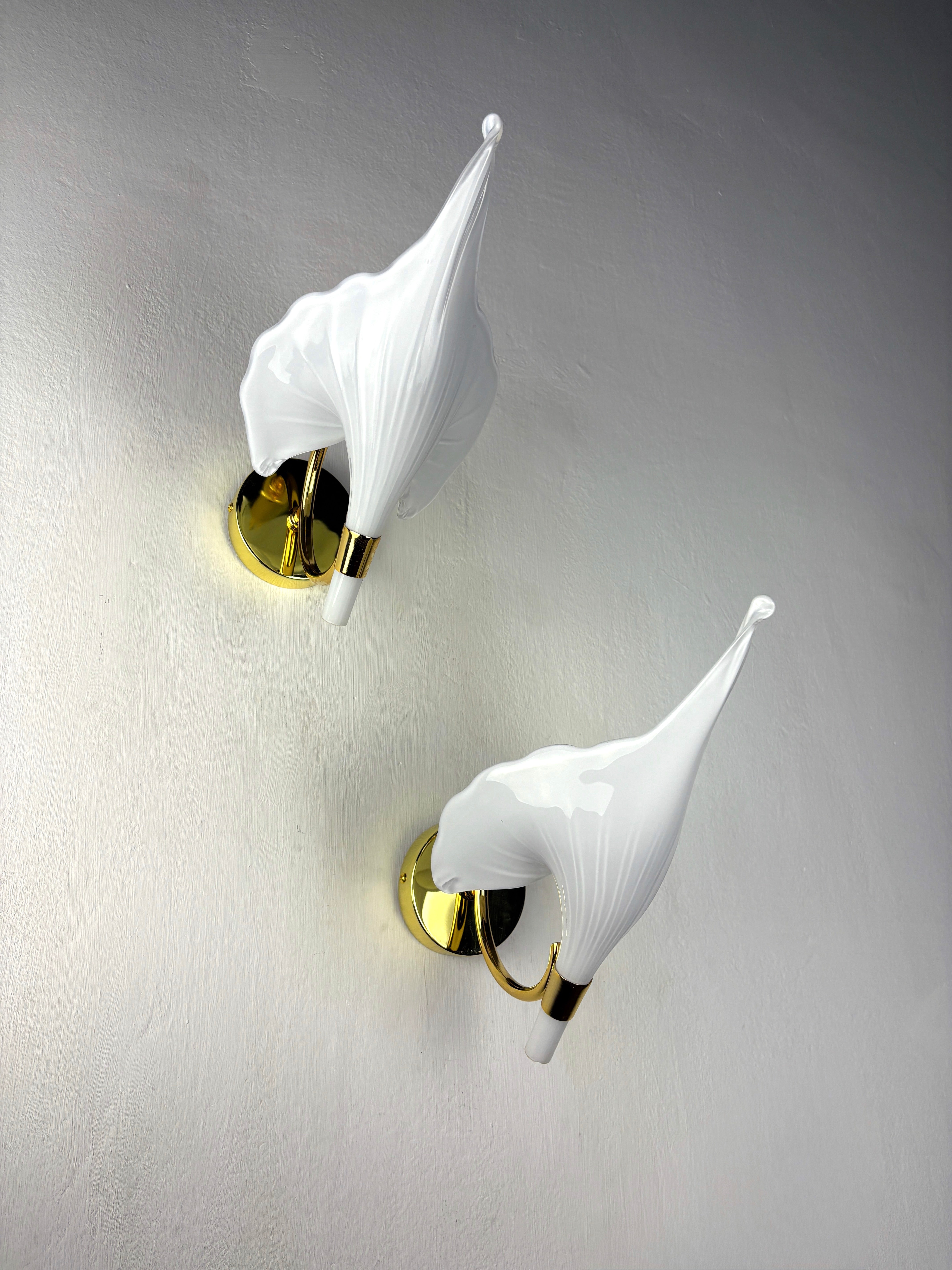 Pair of "Calla Lily" Leaf-Shaped Wall Sconces, Murano Glass & Gilt Brass, Italy 1970s