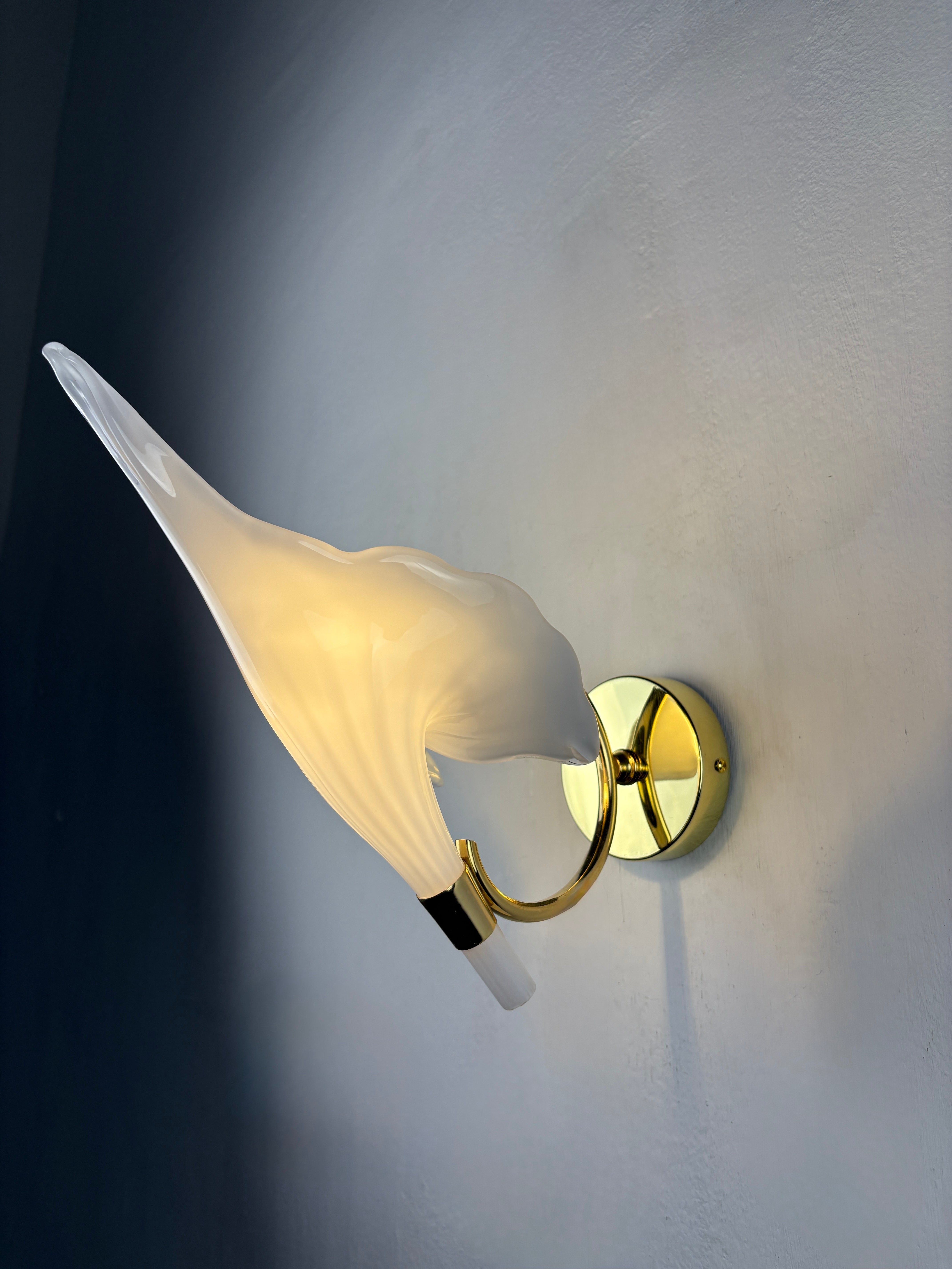 Pair of "Calla Lily" Leaf-Shaped Wall Sconces, Murano Glass & Gilt Brass, Italy 1970s