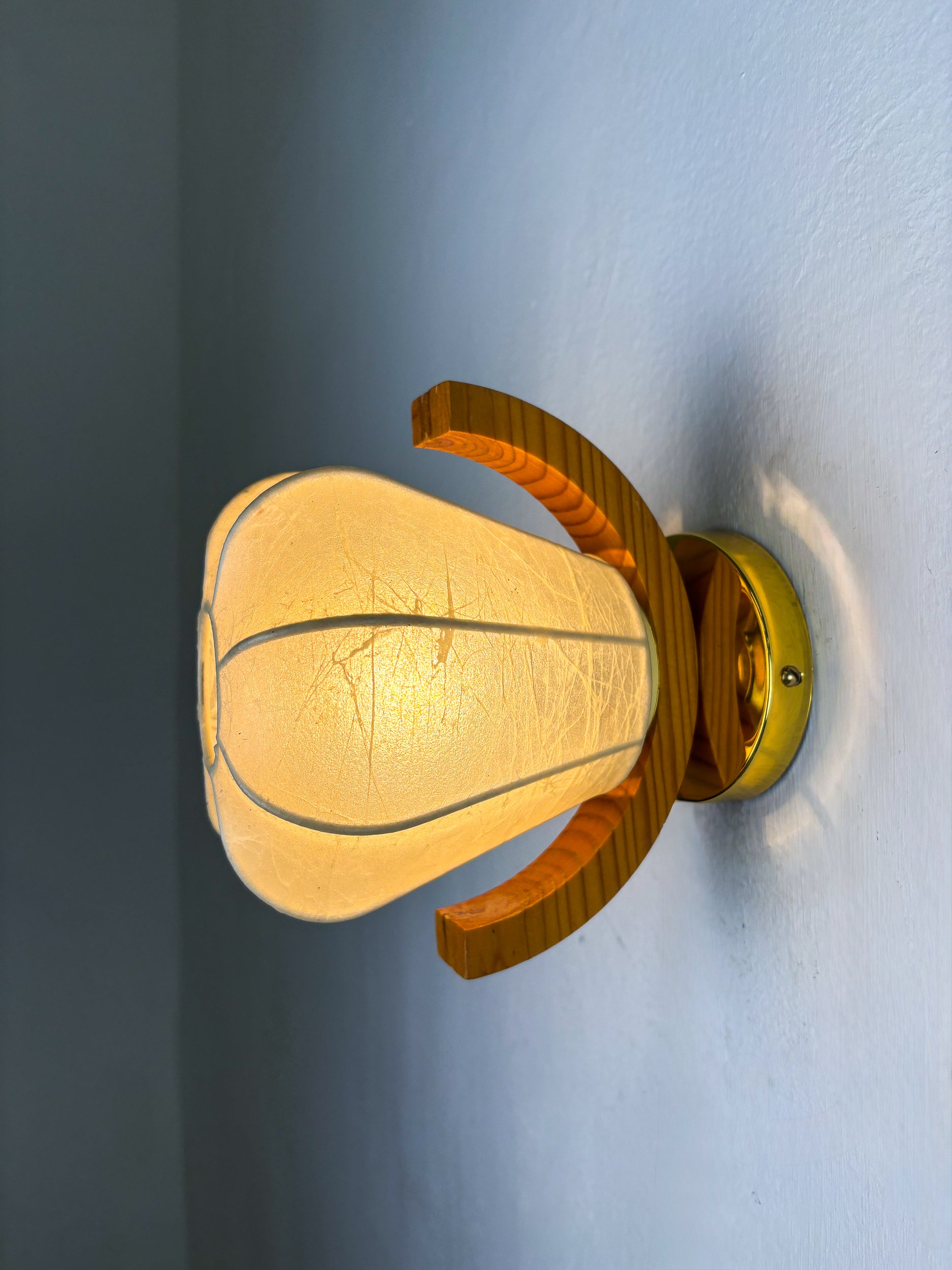 Pair of Pear-shaped "Cocoon" wall sconces, resin and pine wood, Italy, 1970's