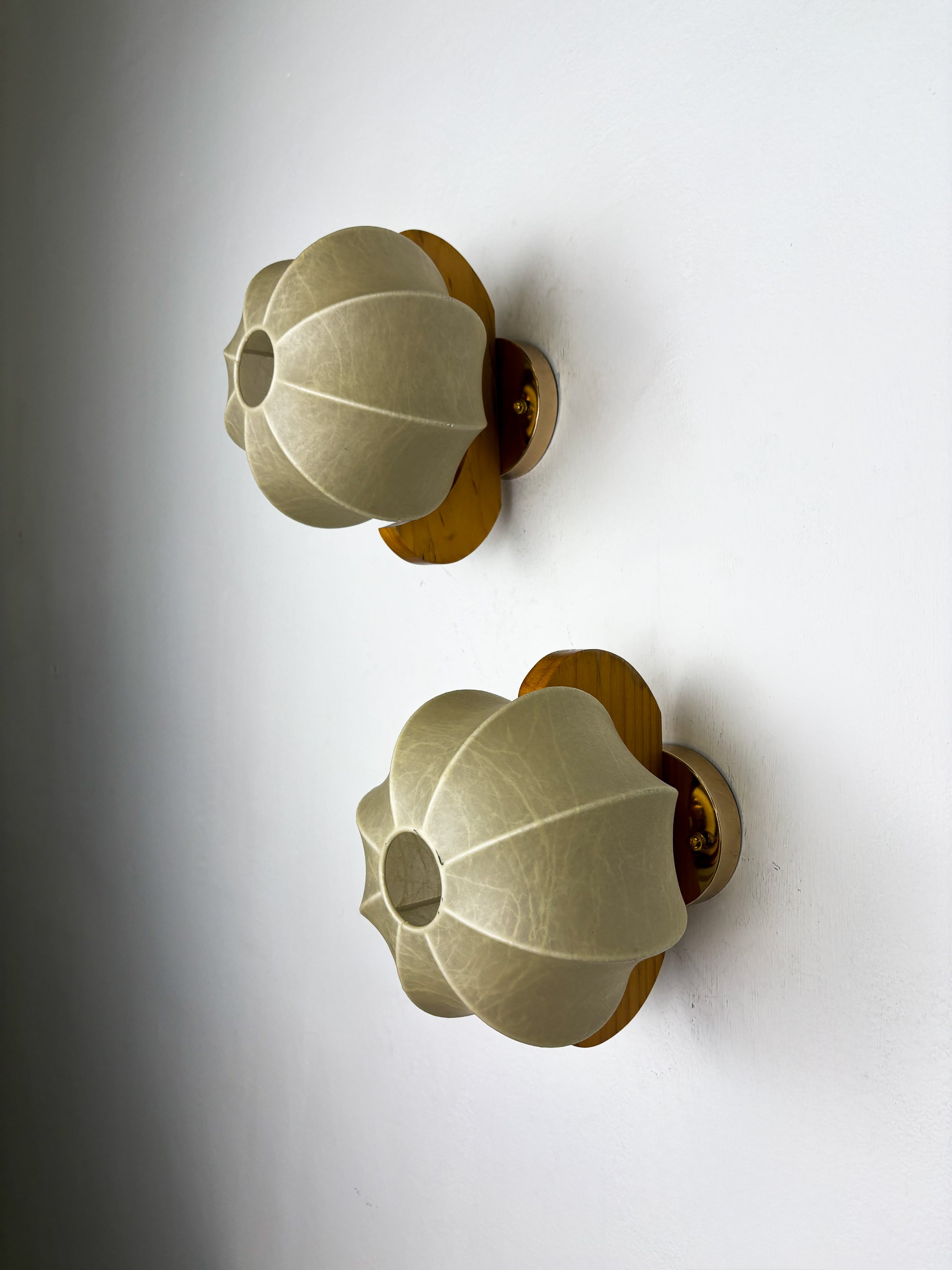 Pair of "Cocoon" wall lights in resin and pine, Italy, Circa 1970