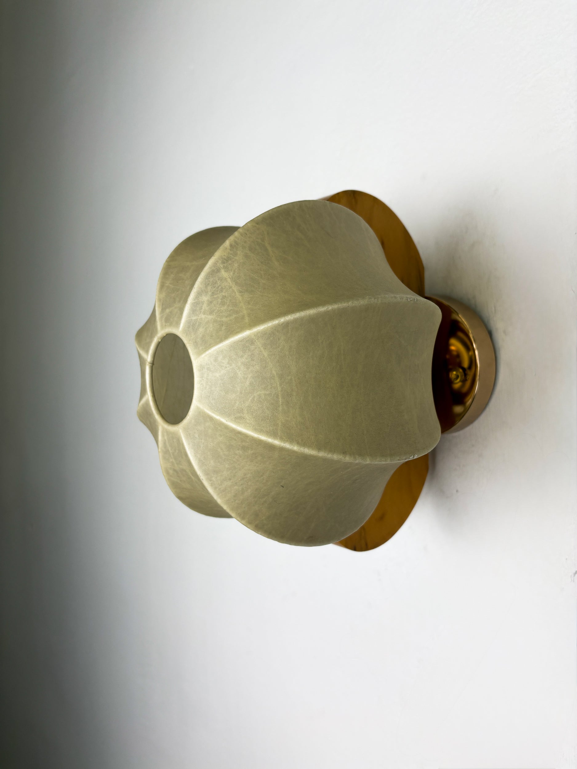 "Cocoon" wall light in resin and pine, Italy, Circa 1970's