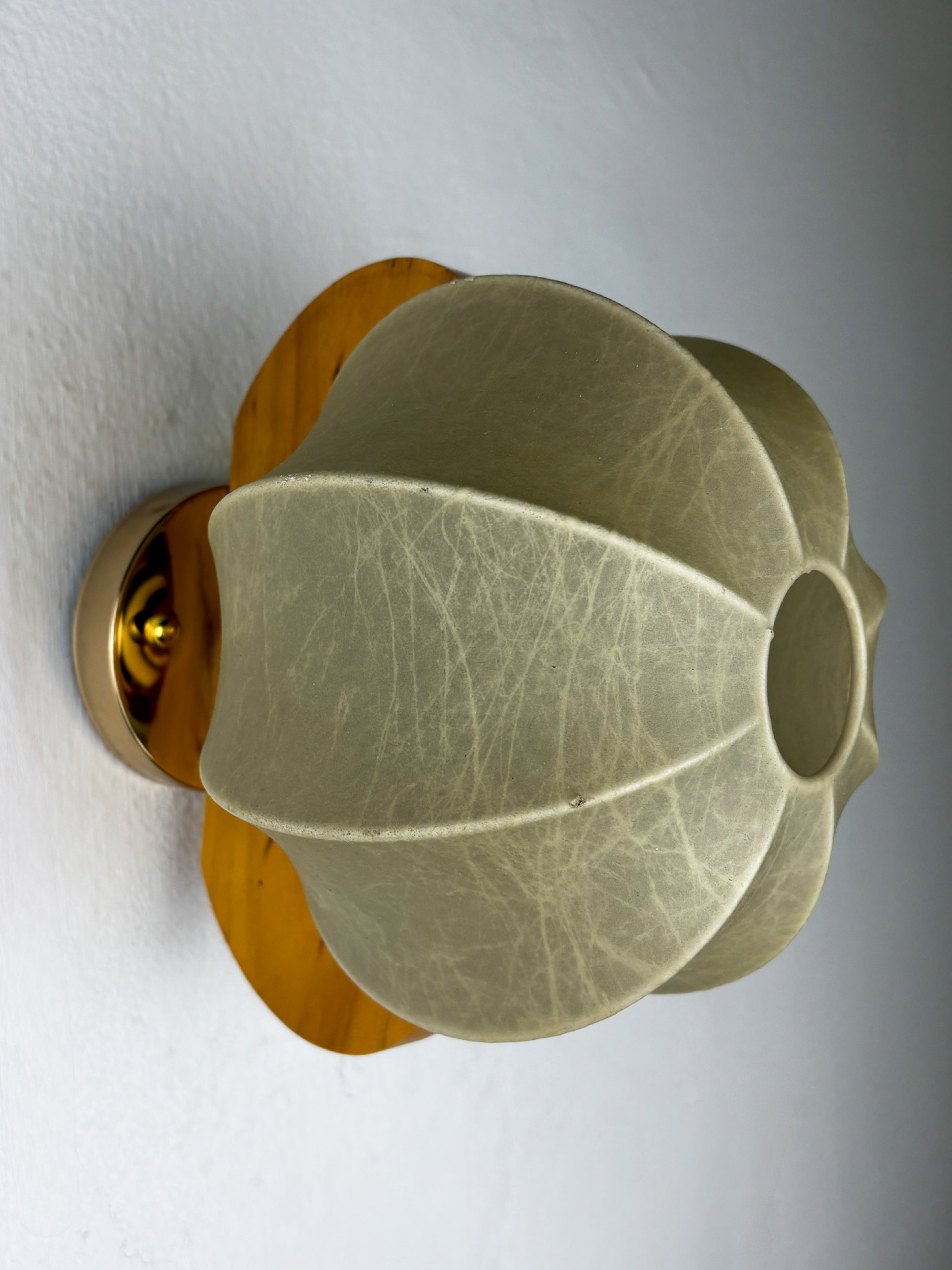 "Cocoon" wall light in resin and pine, Italy, Circa 1970's