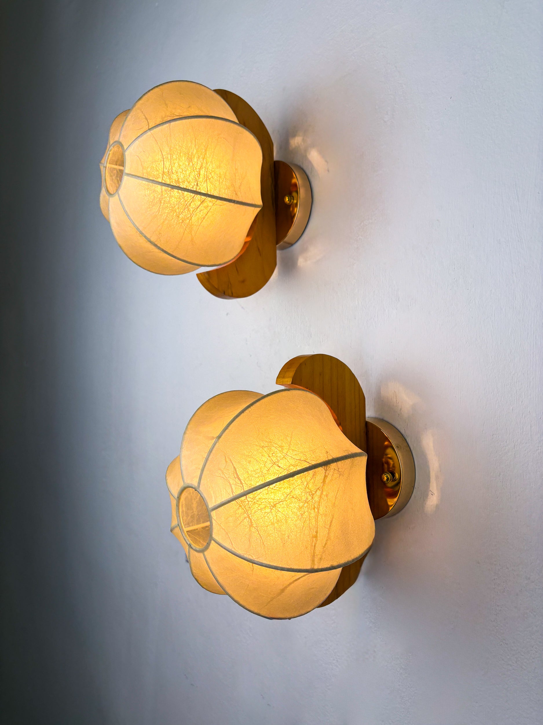 Pair of "Cocoon" wall lights in resin and pine, Italy, Circa 1970