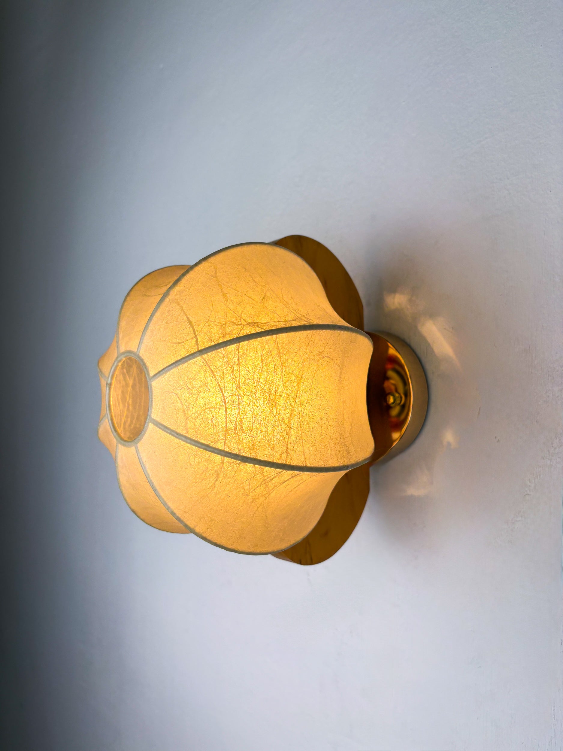 "Cocoon" wall light in resin and pine, Italy, Circa 1970's