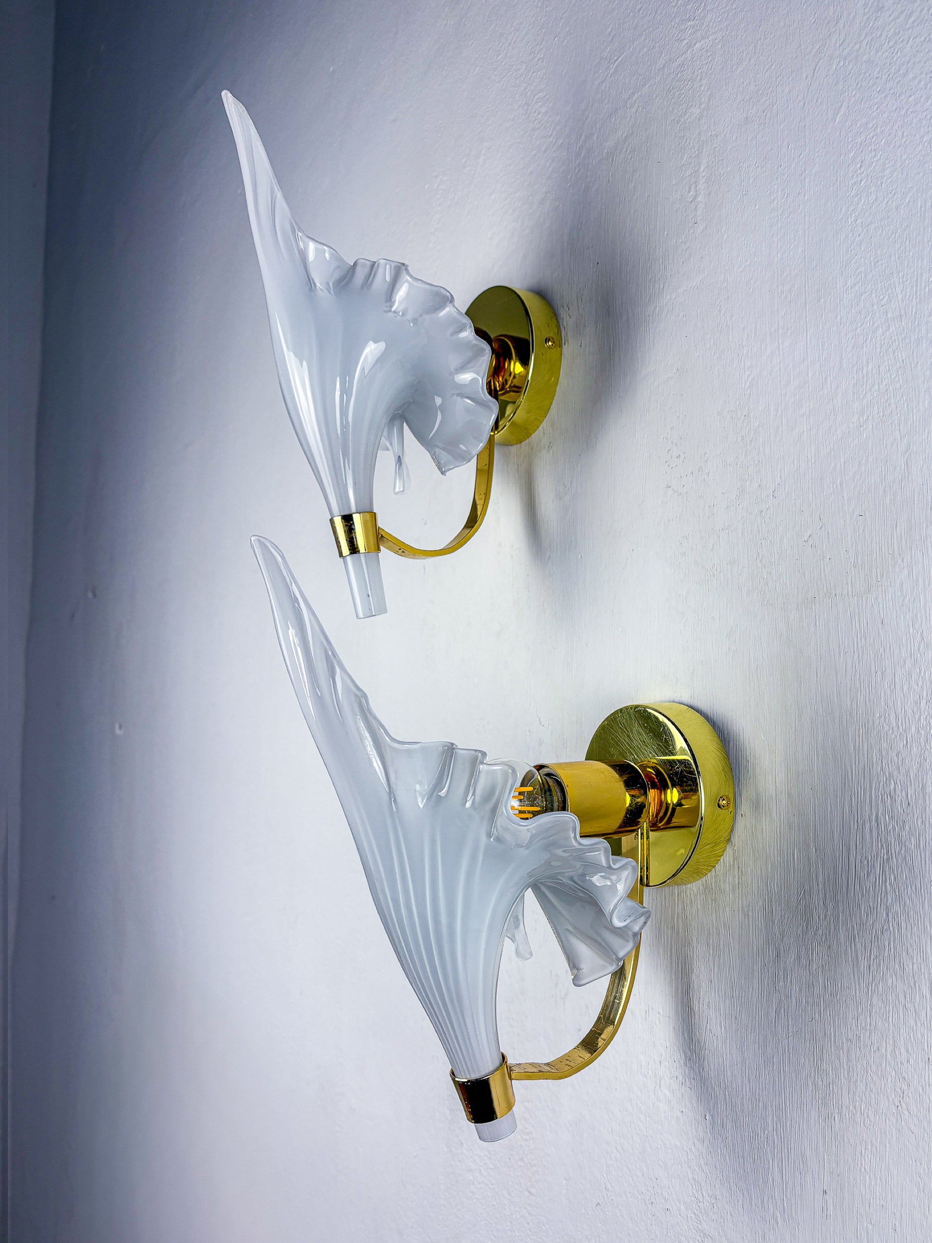 Pair of "Calla Lily" Leaf-Shaped Wall Sconces, Murano Glass & Gilt Brass, Circa 1970, Italy