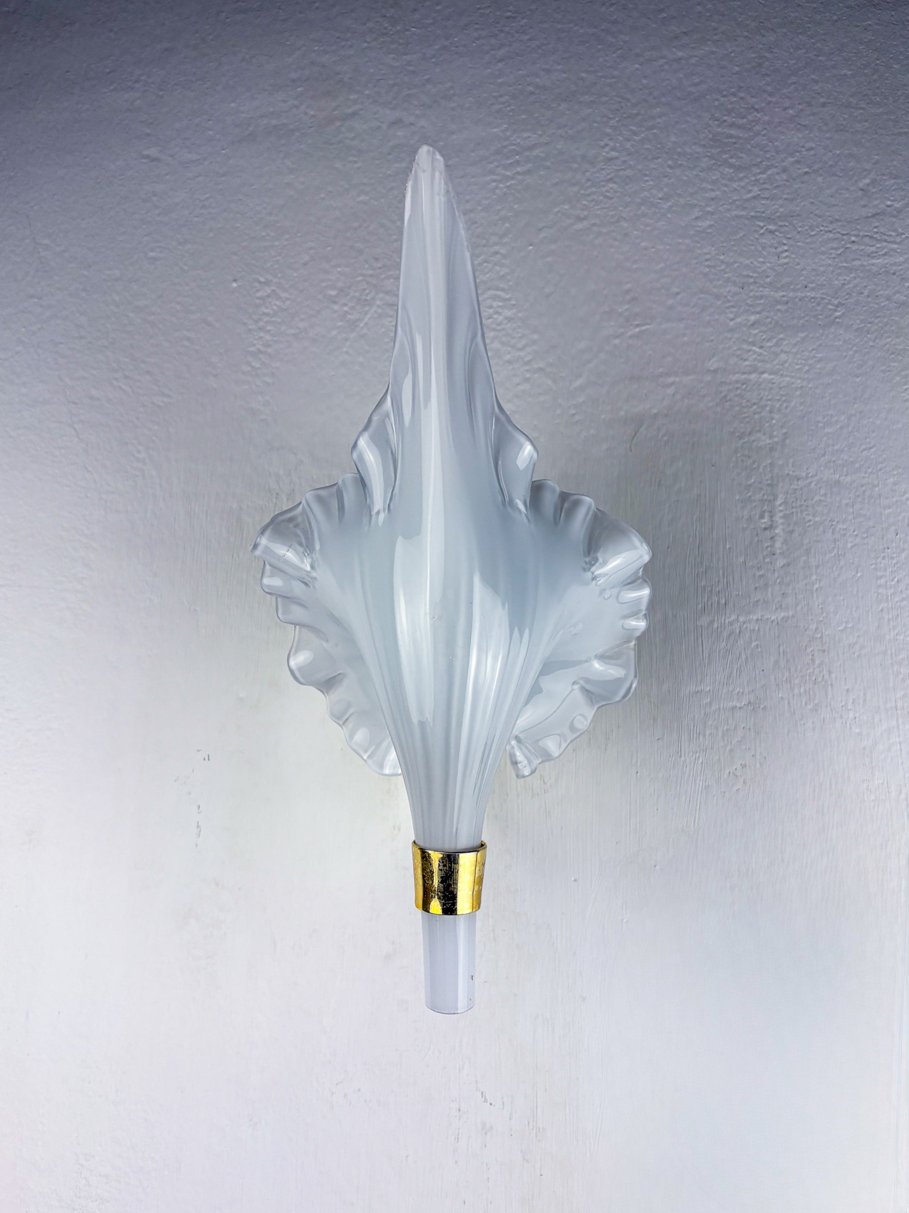 Pair of "Calla Lily" Leaf-Shaped Wall Sconces, Murano Glass & Gilt Brass, Circa 1970, Italy