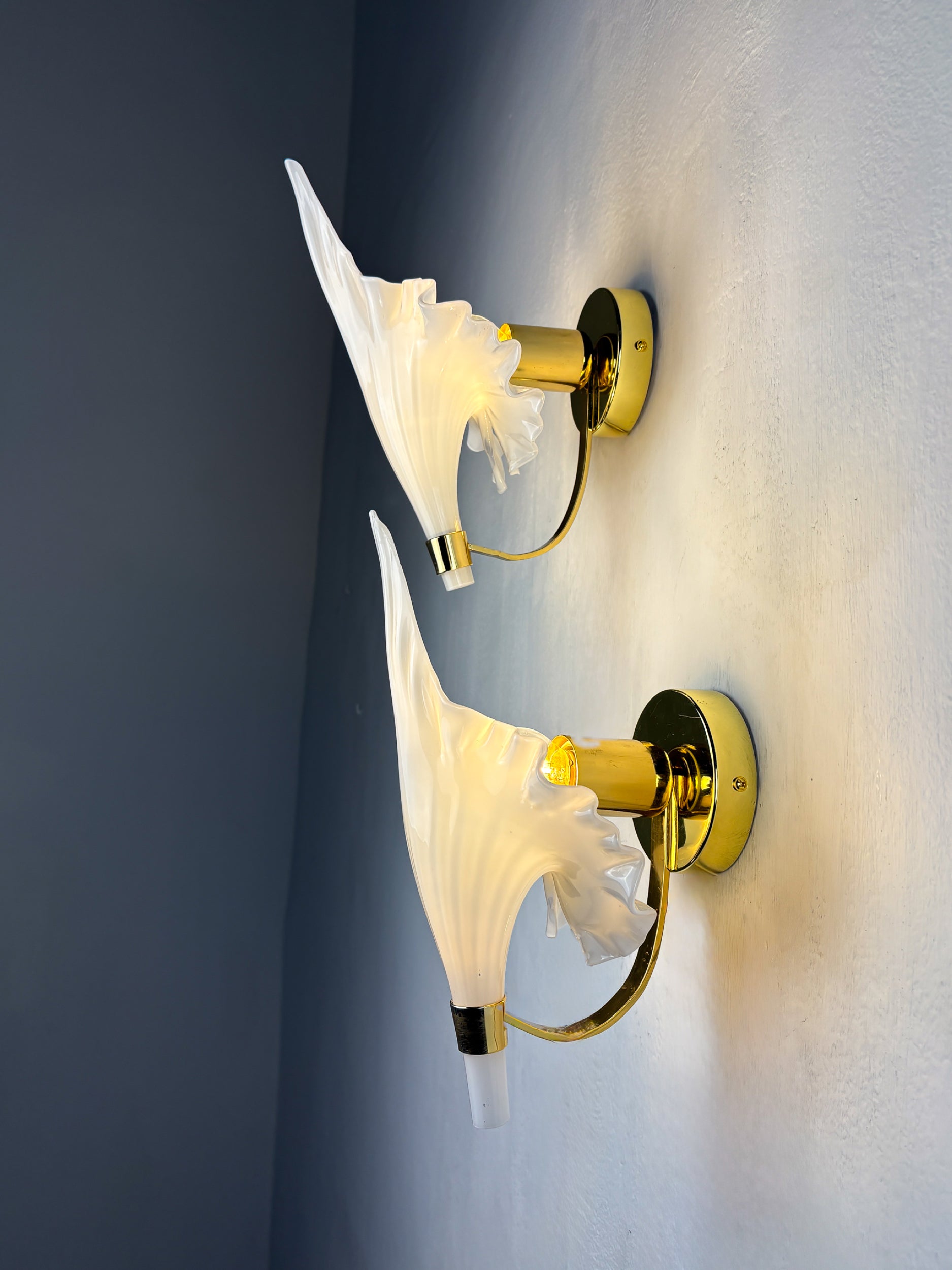 Pair of "Calla Lily" Leaf-Shaped Wall Sconces, Murano Glass & Gilt Brass, Circa 1970, Italy