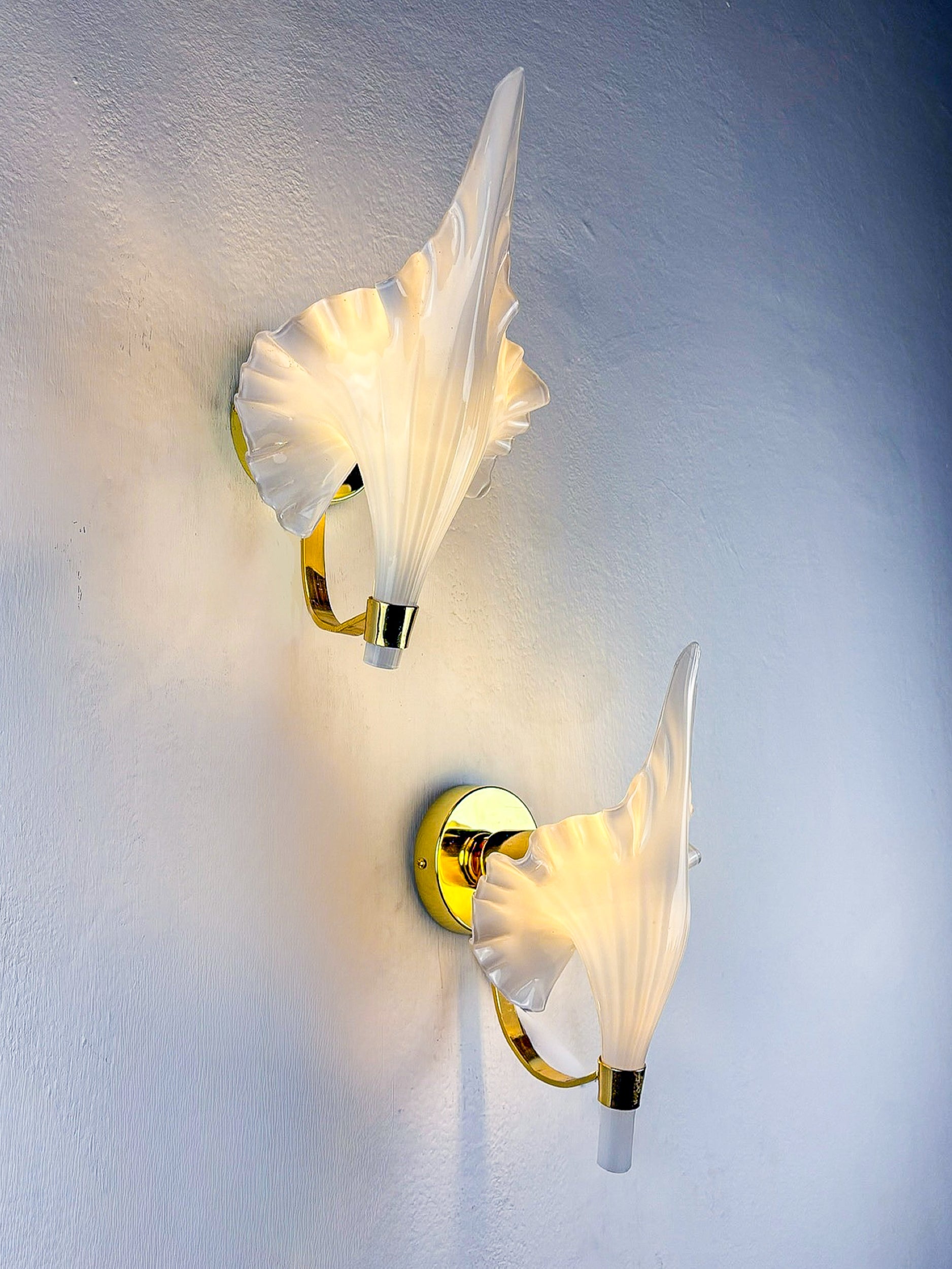 Pair of "Calla Lily" Leaf-Shaped Wall Sconces, Murano Glass & Gilt Brass, Circa 1970, Italy