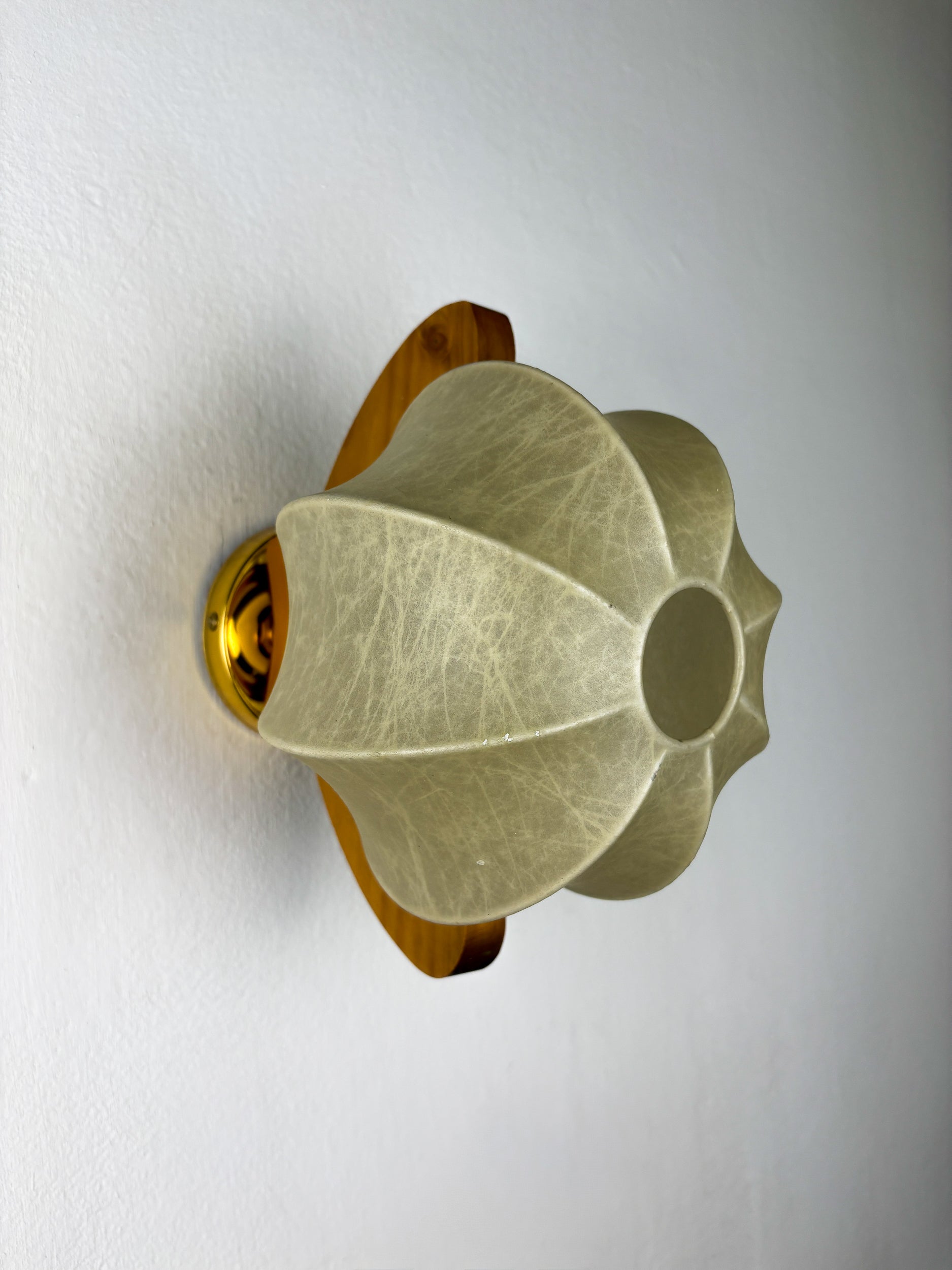 Italian Cocoon wall lamp, resin and pine, Circa 1970's