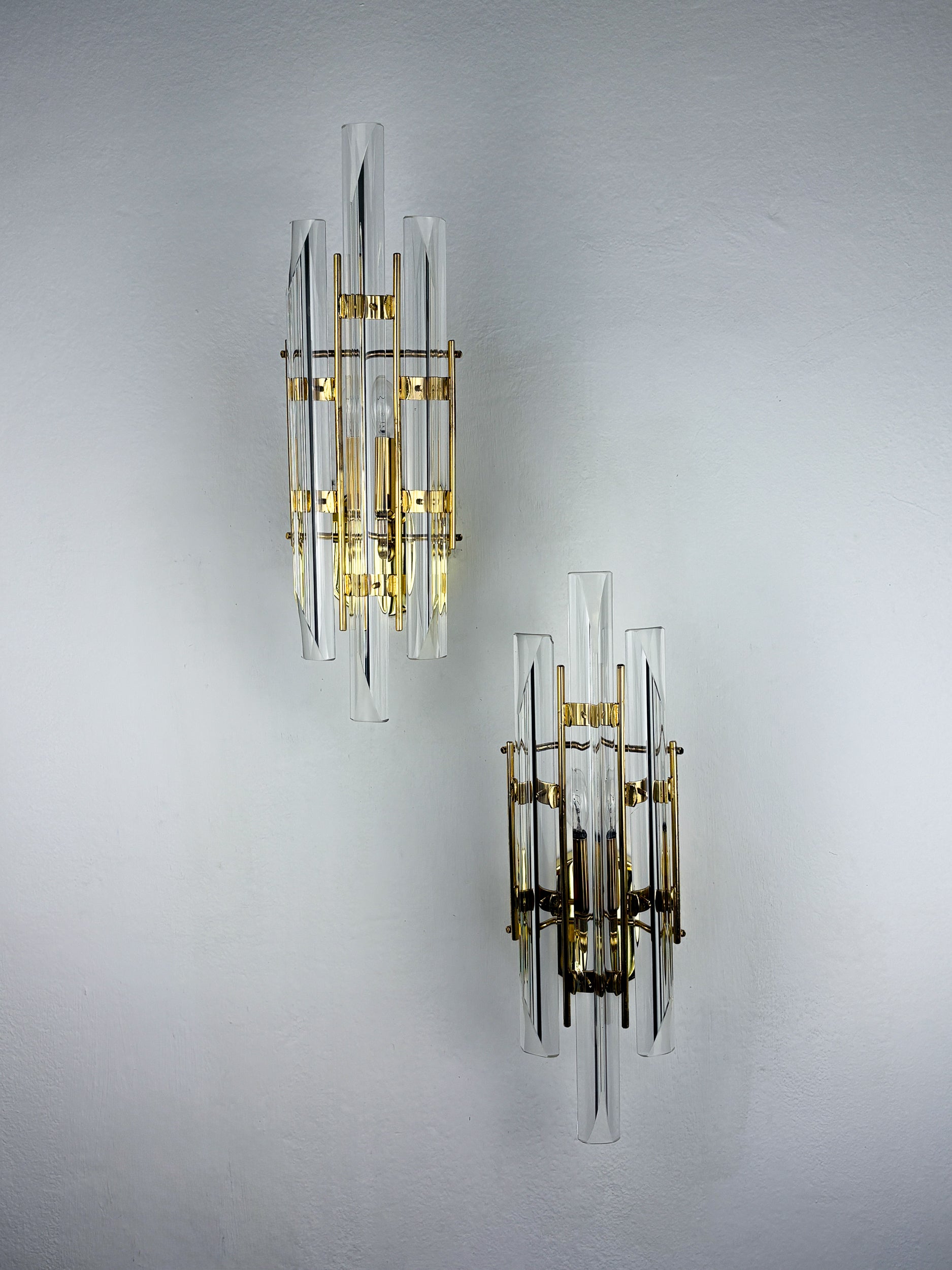Pair of Venini wall lights, Murano cut glass, Italy, Circa 1970's