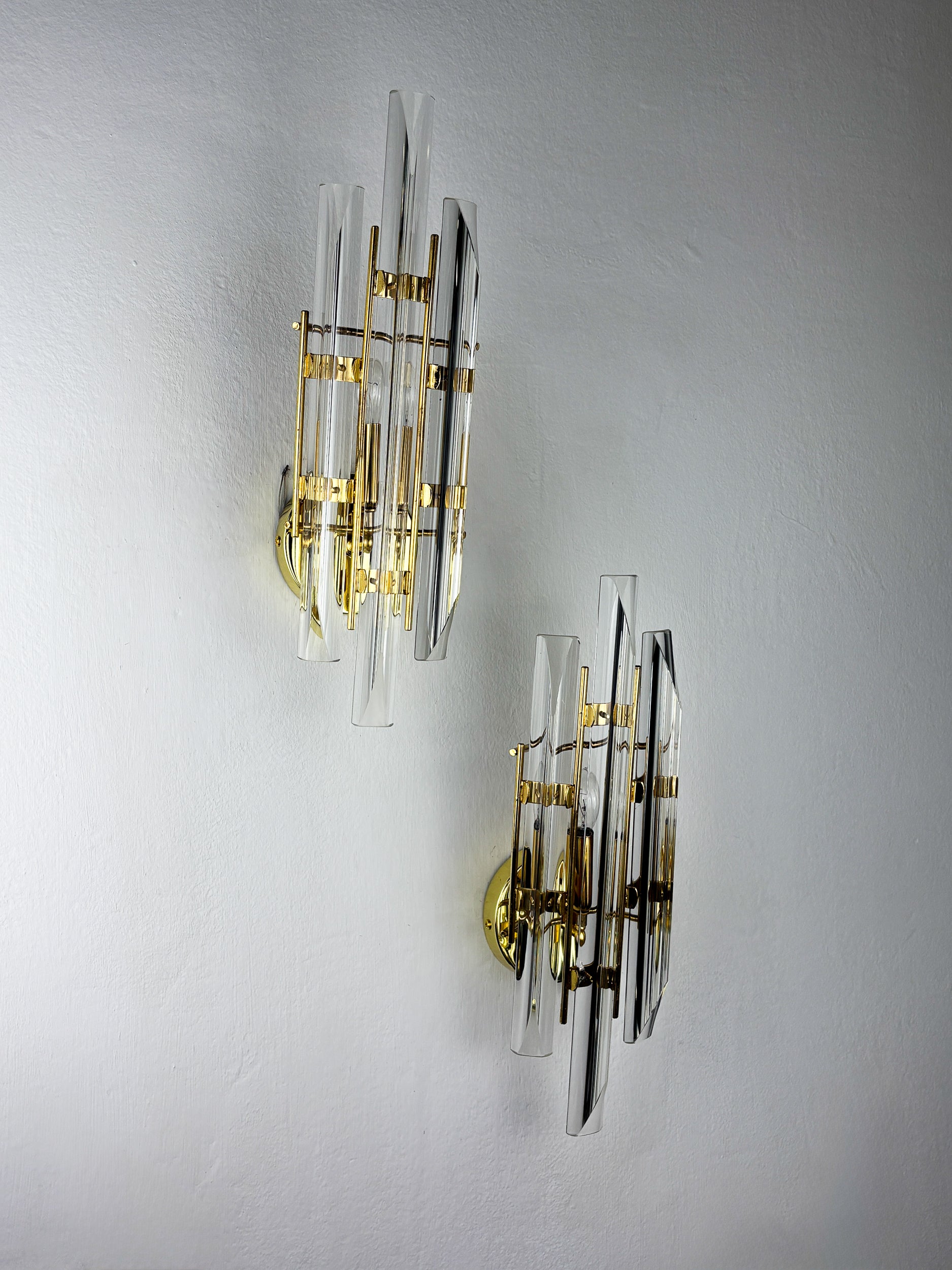 Pair of Venini wall lights, Murano cut glass, Italy, Circa 1970's