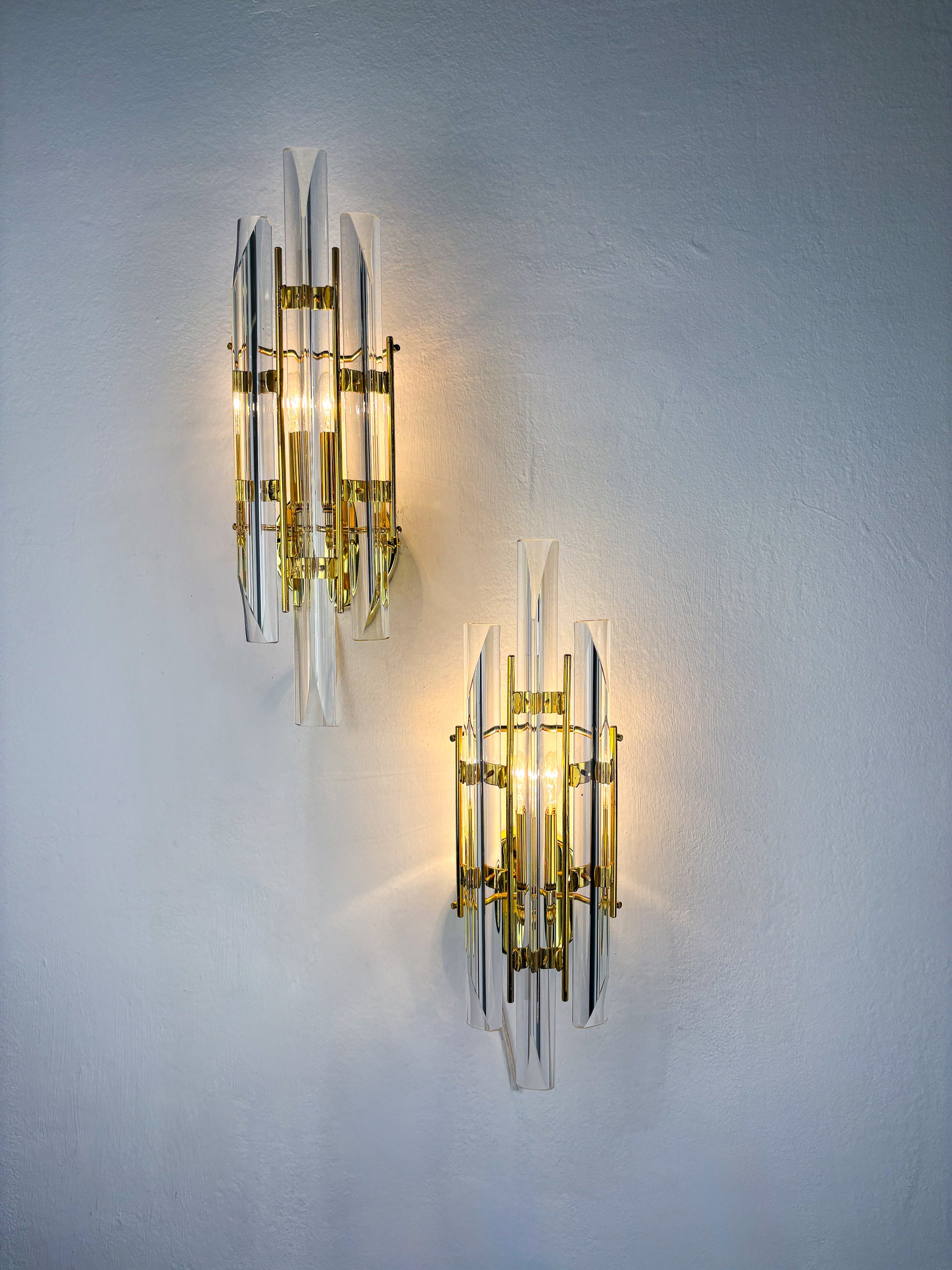 Pair of Venini wall lights, Murano cut glass, Italy, Circa 1970's