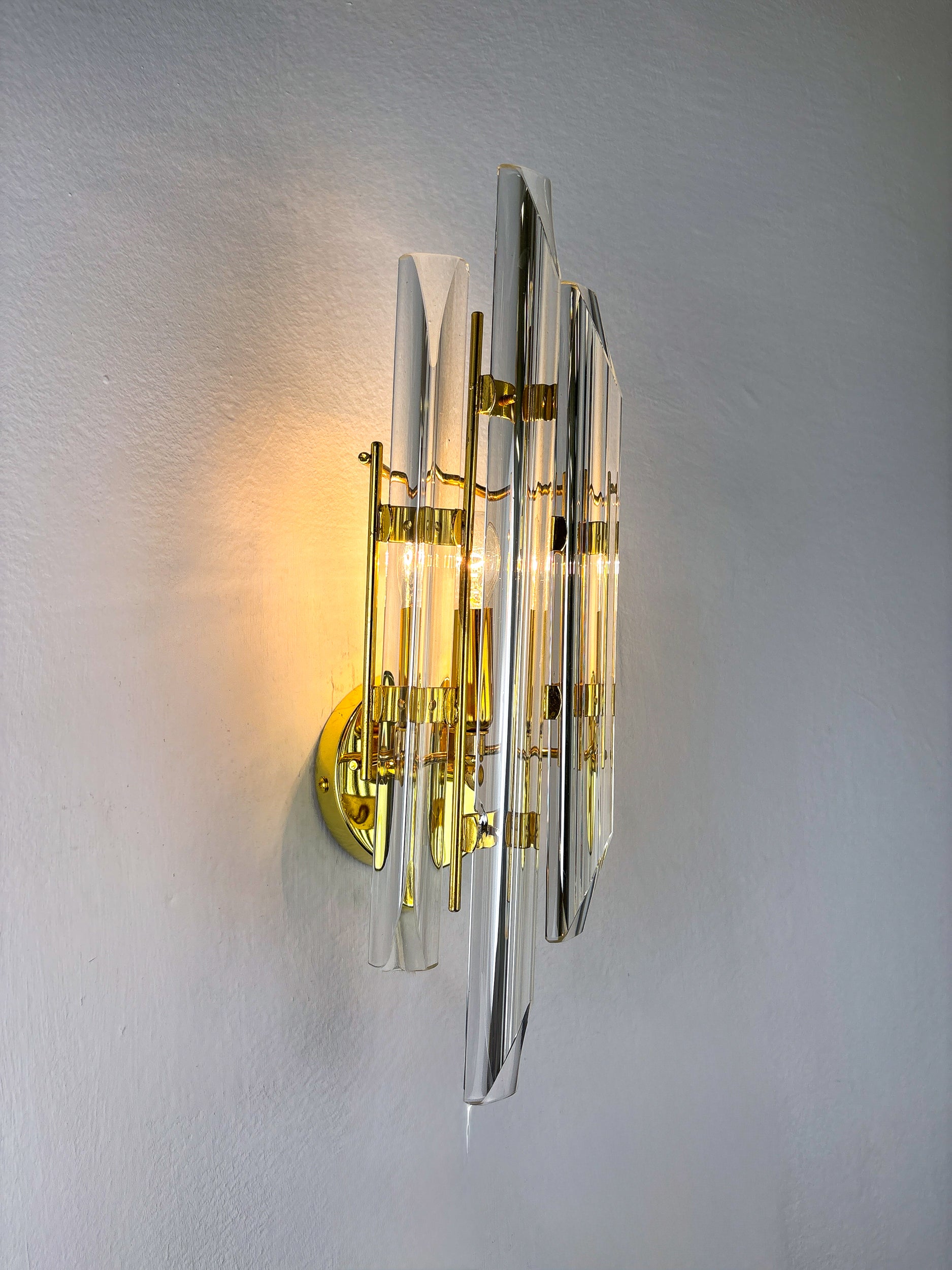Pair of Venini wall lights, Murano cut glass, Italy, Circa 1970's