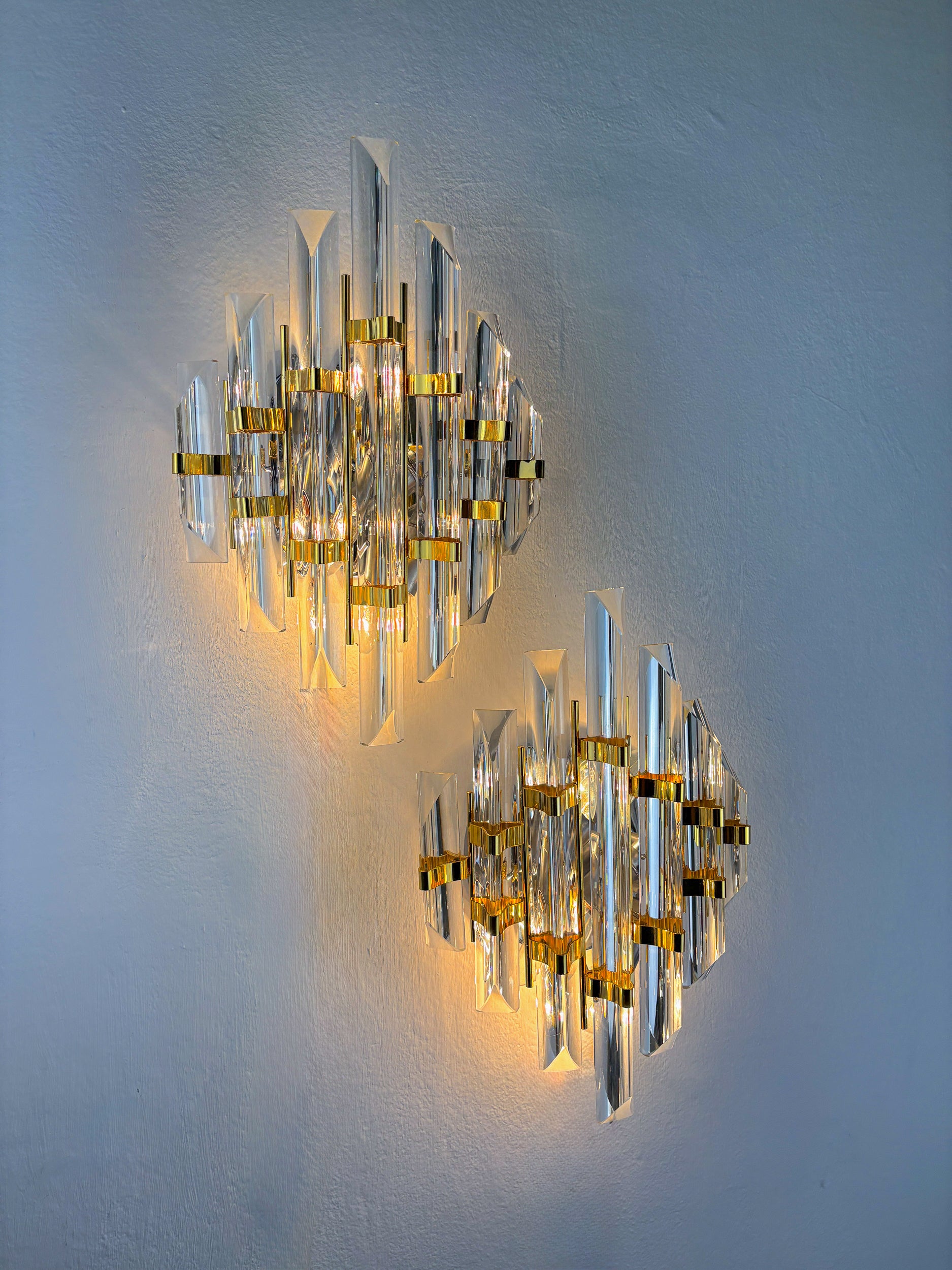 Pair of Venini wall lights, Murano cut glass, Circa 1970, Italy
