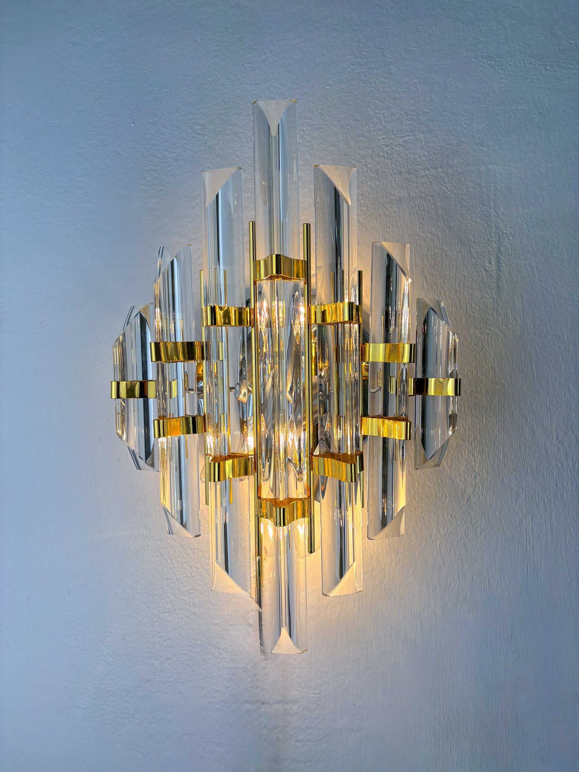Pair of Venini wall lights, Murano cut glass, Circa 1970, Italy