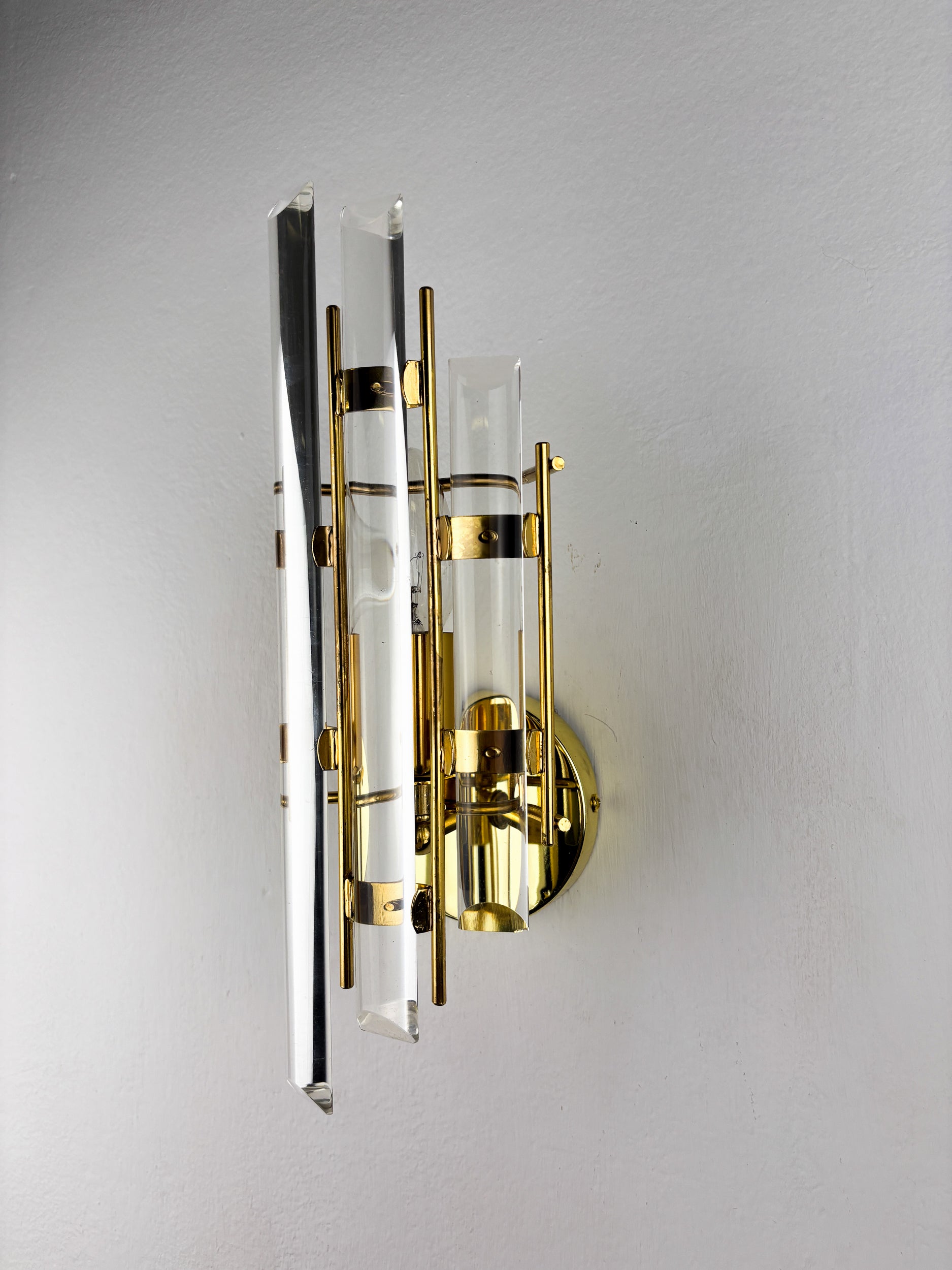 Venini Triedi Cut Glass Wall Sconce, circa 1970's, Italy