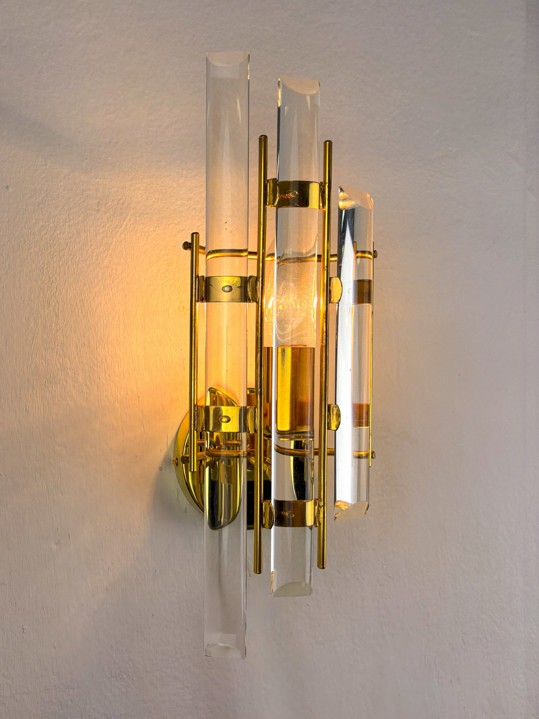 Venini Triedi Cut Glass Wall Sconce, circa 1970's, Italy