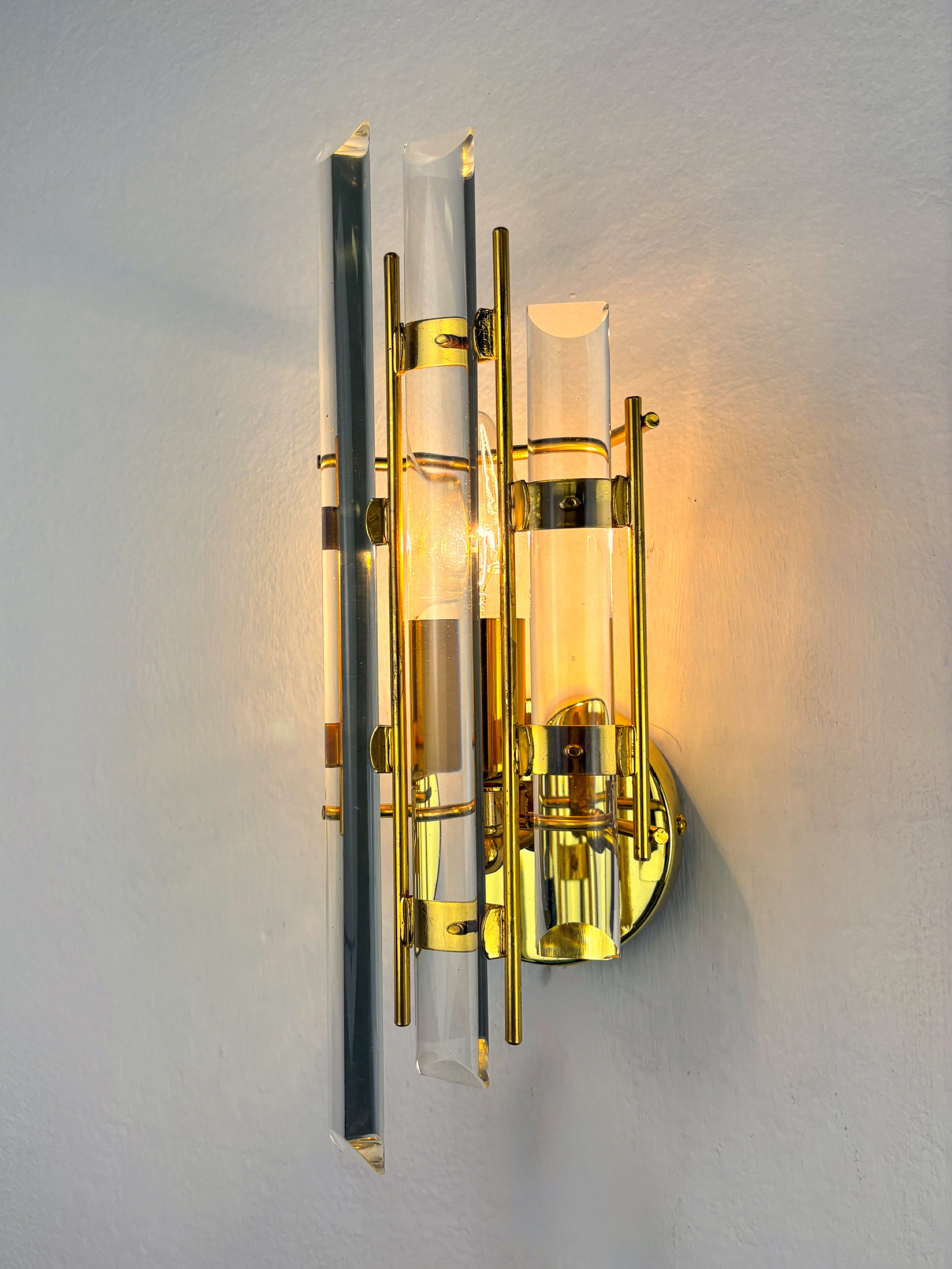 Venini Triedi Cut Glass Wall Sconce, circa 1970's, Italy