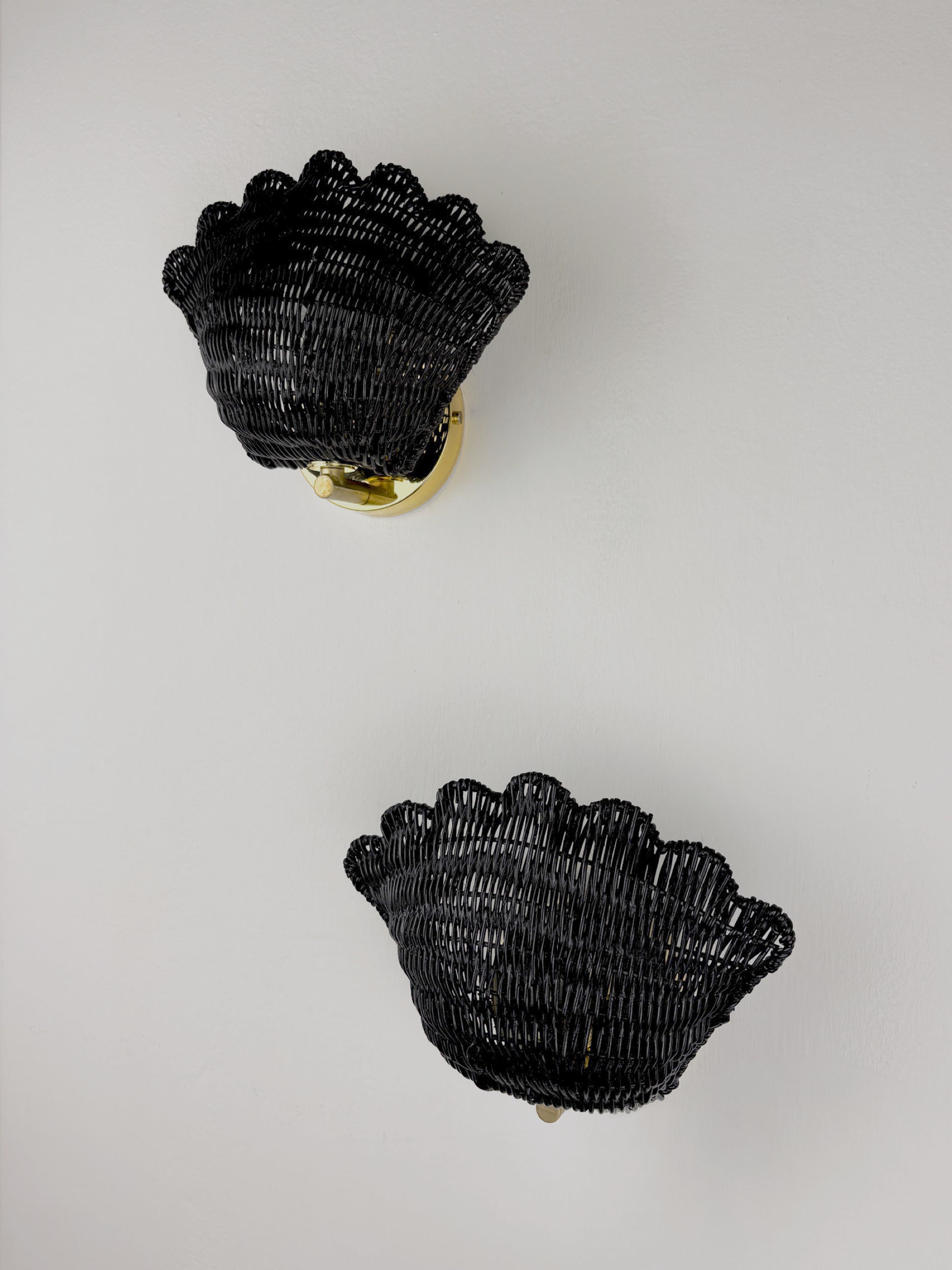 Pair of balck Shell-Shaped Wicker Wall Lights, Rattan & Brass, Italy, 1980's