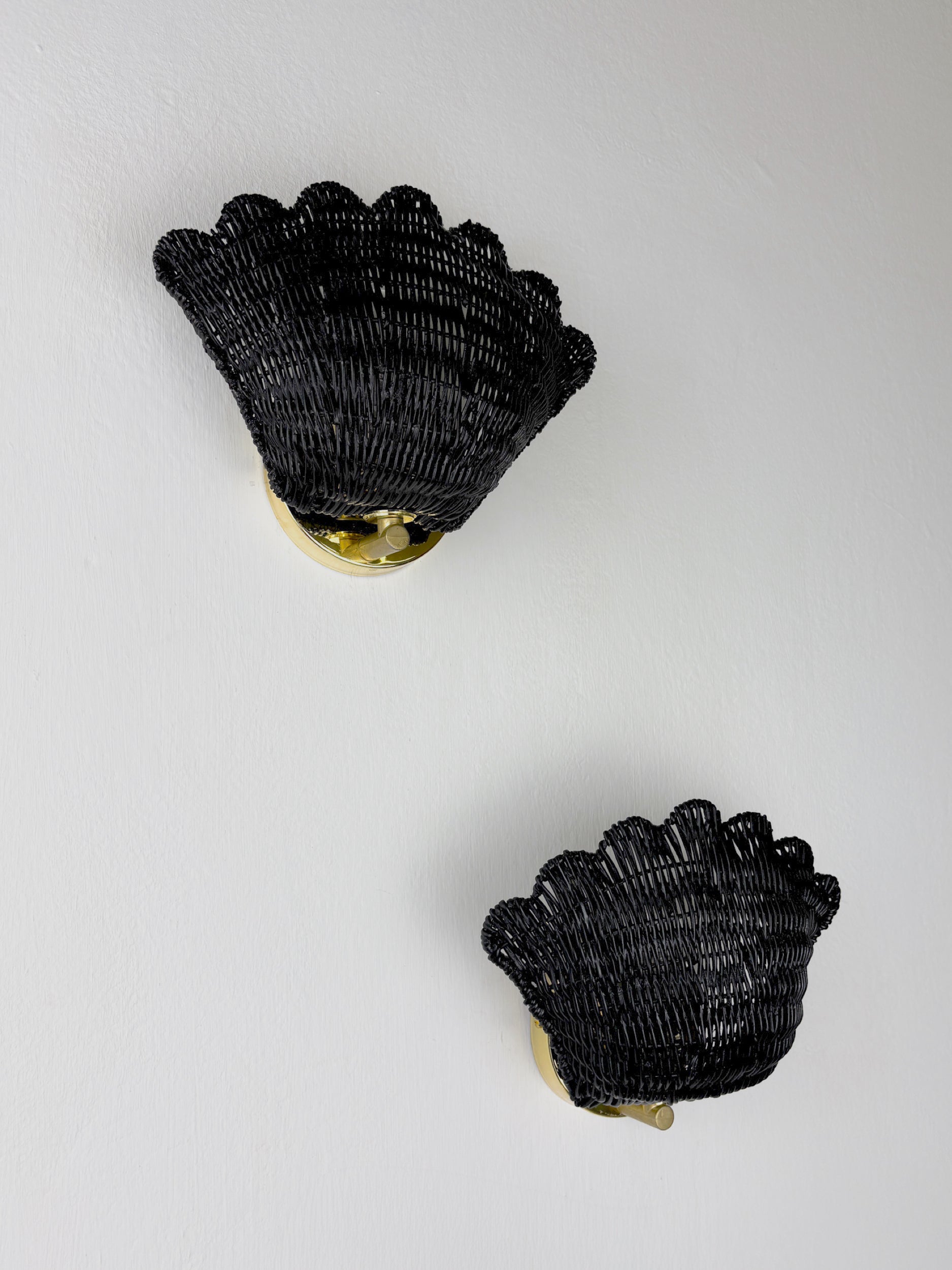 Pair of balck Shell-Shaped Wicker Wall Lights, Rattan & Brass, Italy, 1980's