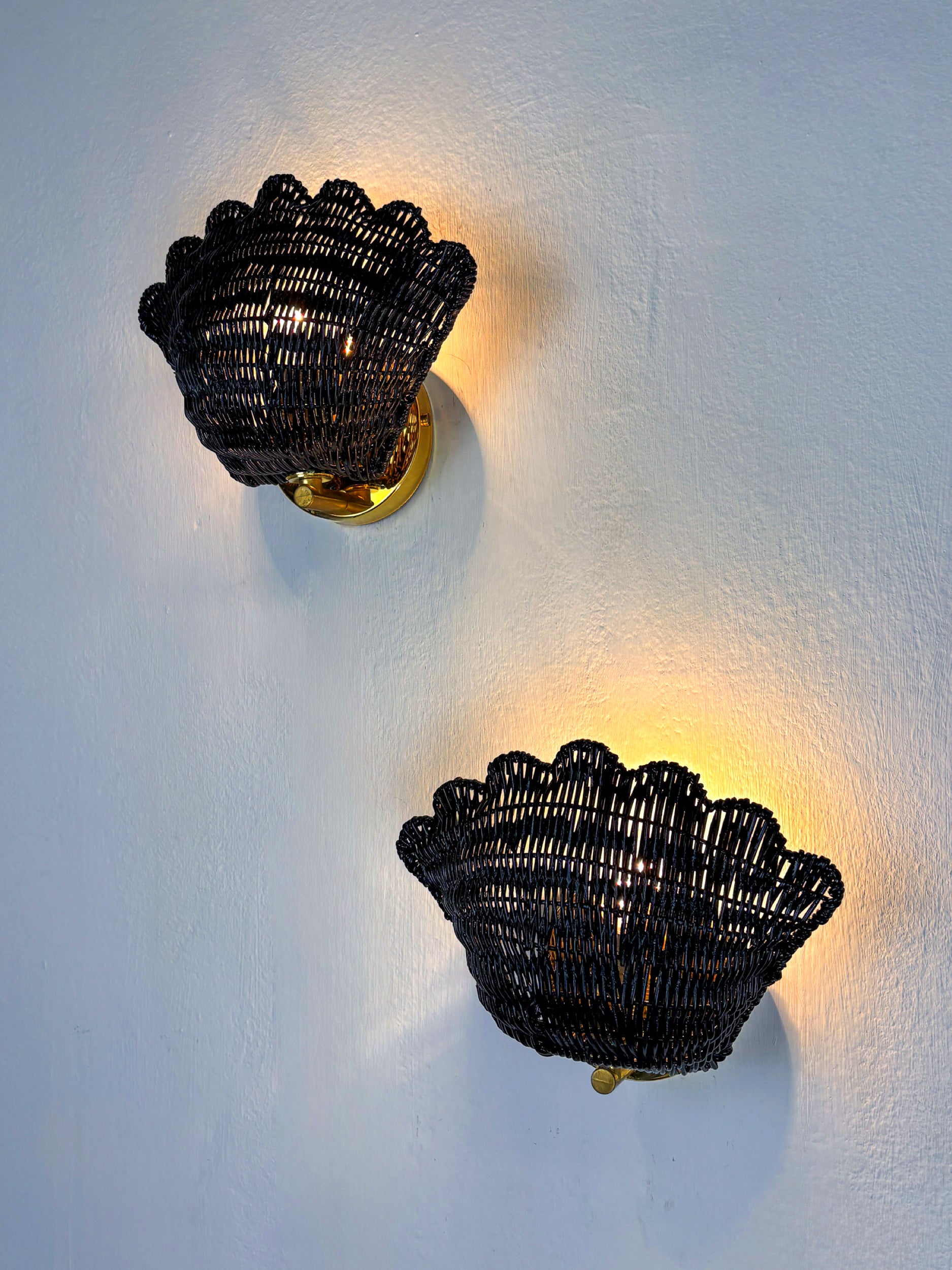 Pair of balck Shell-Shaped Wicker Wall Lights, Rattan & Brass, Italy, 1980's