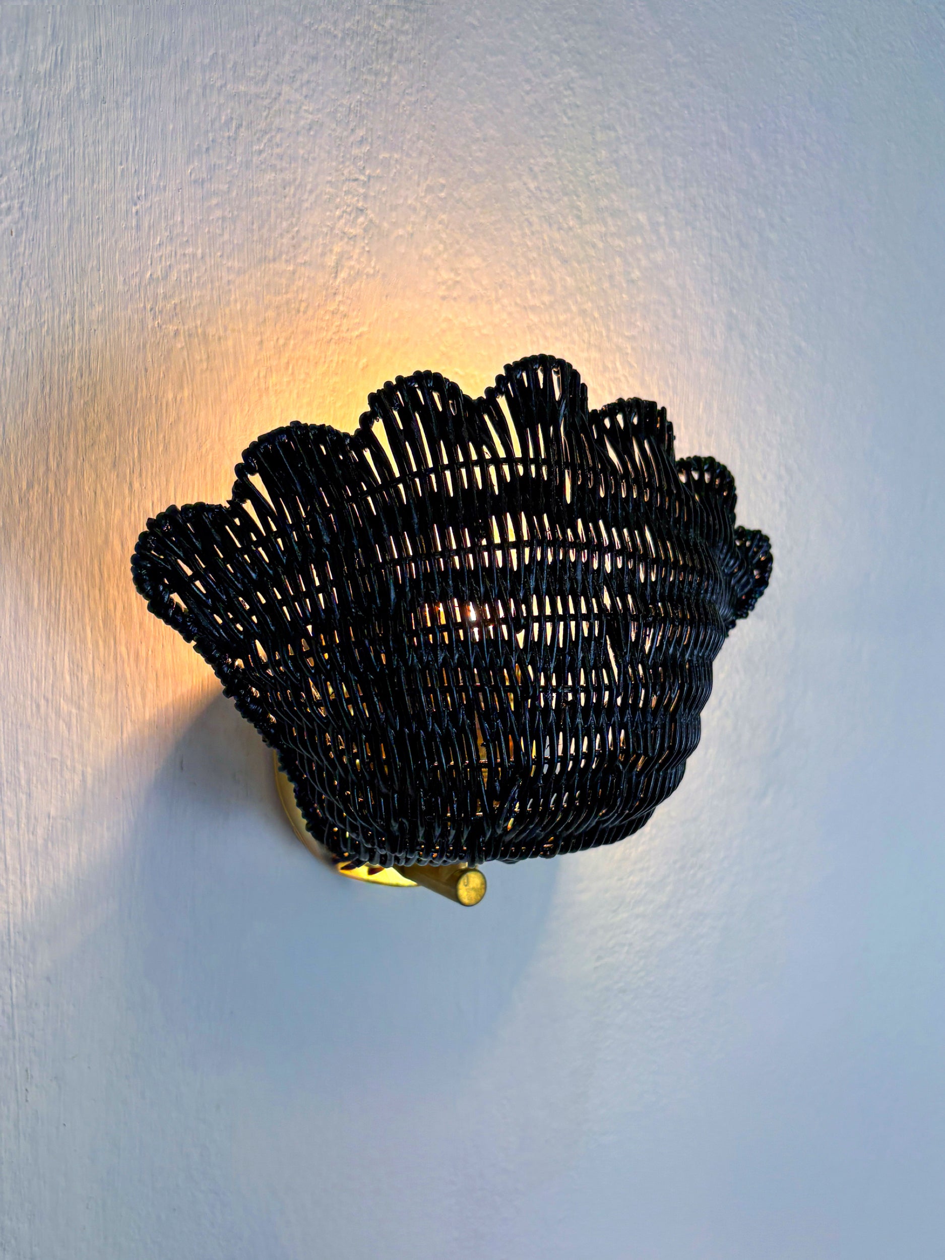 Pair of balck Shell-Shaped Wicker Wall Lights, Rattan & Brass, Italy, 1980's