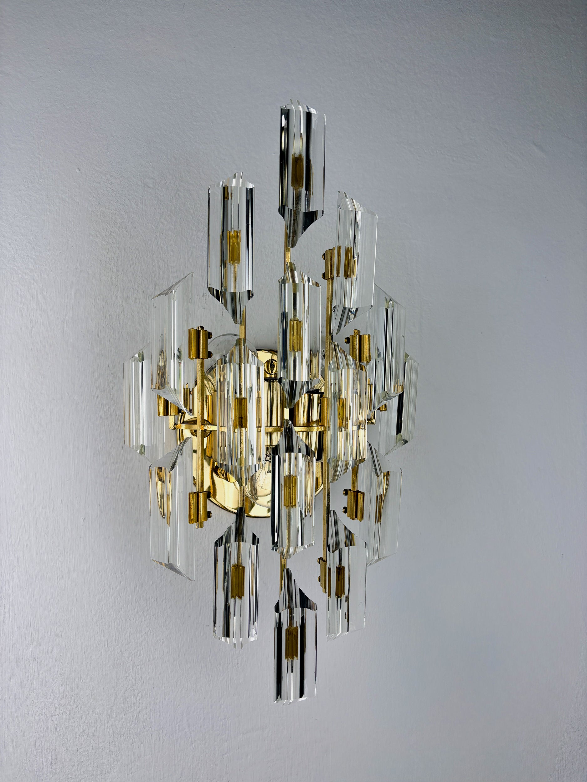 Oscar Torlasco for Stilkronen Wall Sconce, cut Murano glass, italy, 1970's