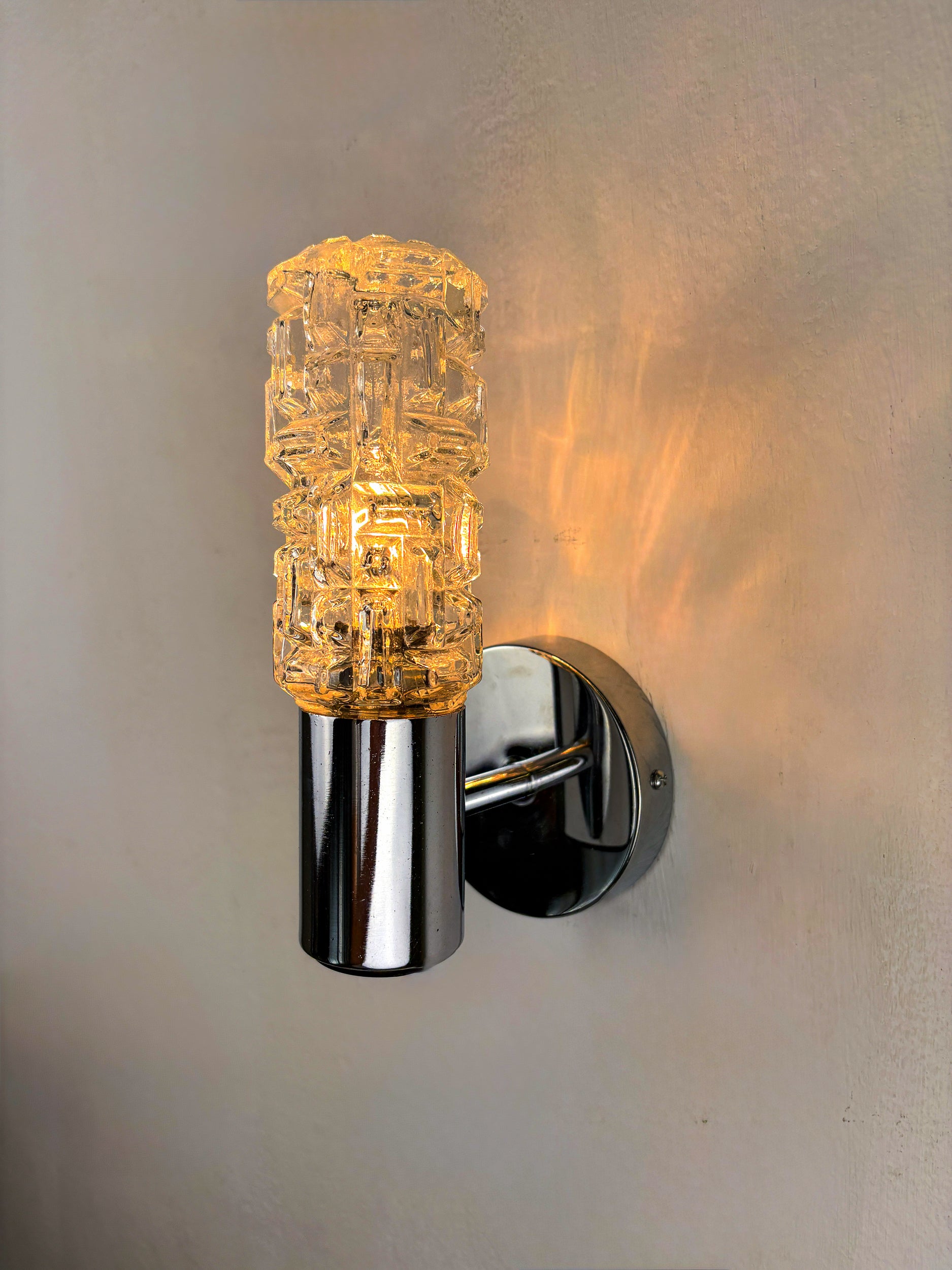 Pair of Targetti Sankey sconces, murano faceted glass, Italy, 1970