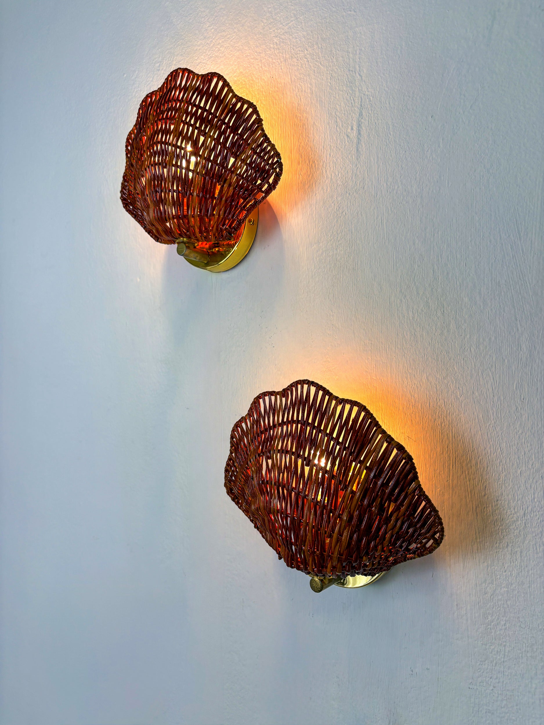 Pair of Shell-Shaped Wicker Wall Sconces – Rattan & Brass, Italy 1970