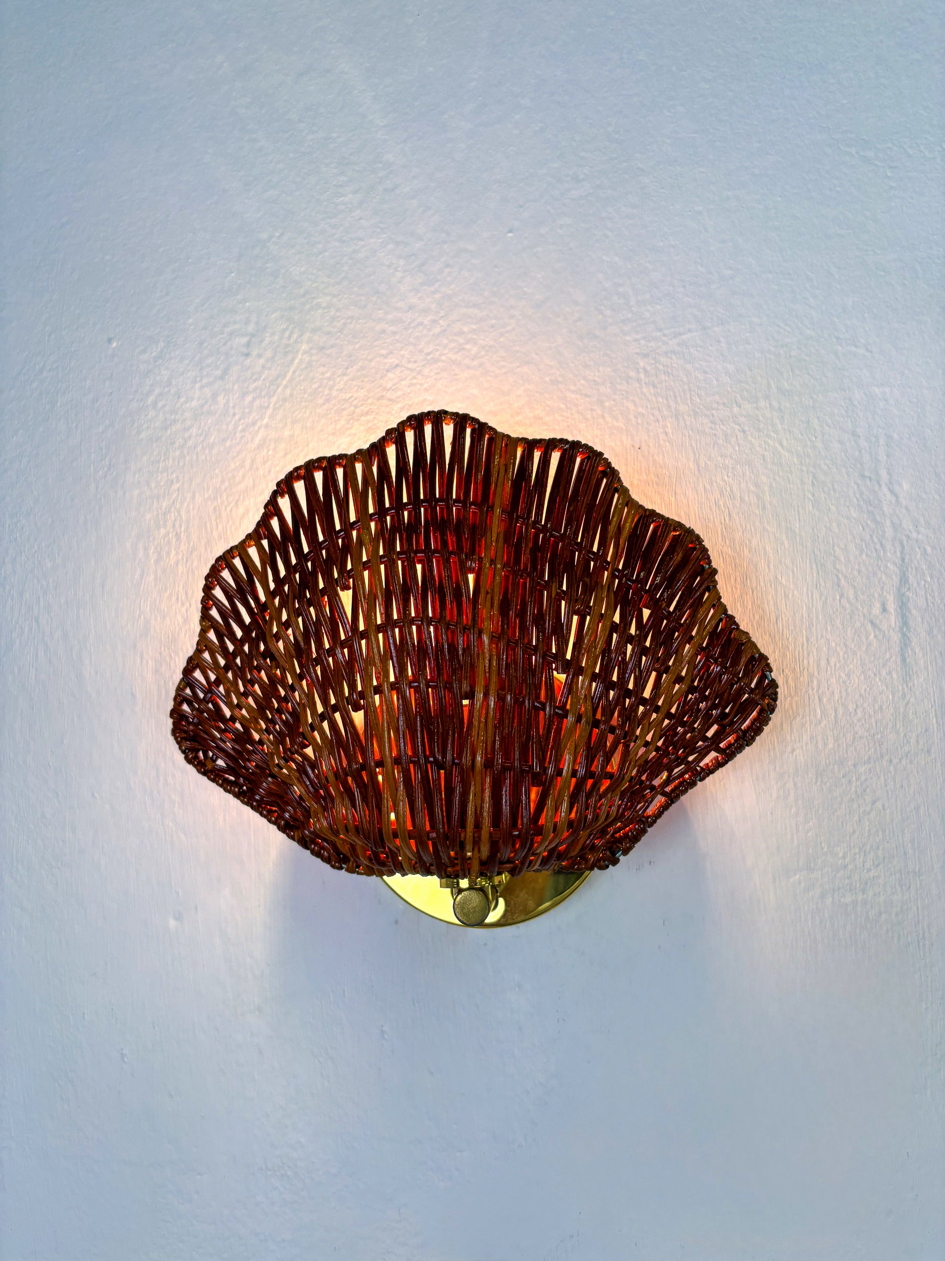 Pair of Shell-Shaped Wicker Wall Sconces – Rattan & Brass, Italy 1970