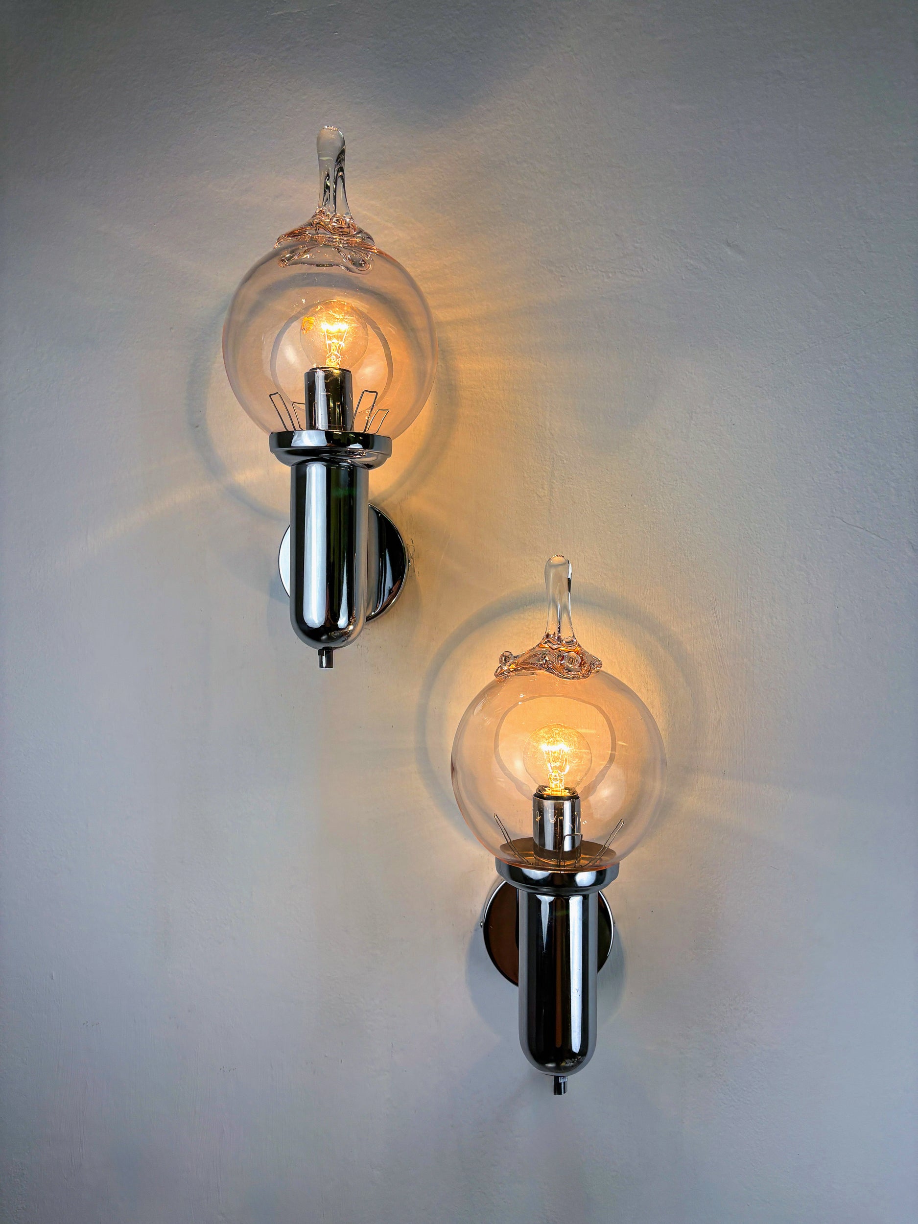 Pair of Toni Zuccheri drop shaped Wall Sconces, Murano Glass, Italy 1970s