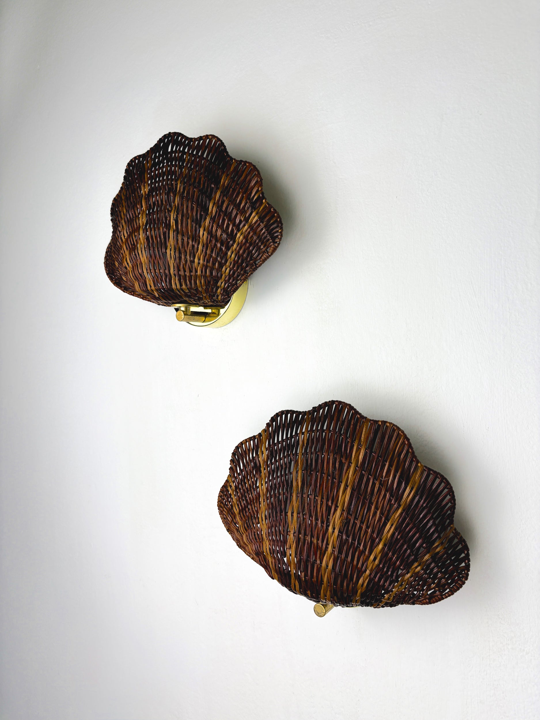 Pair of Shell-Shaped Wicker Wall Lights, Rattan & Brass, 1980's, Italy