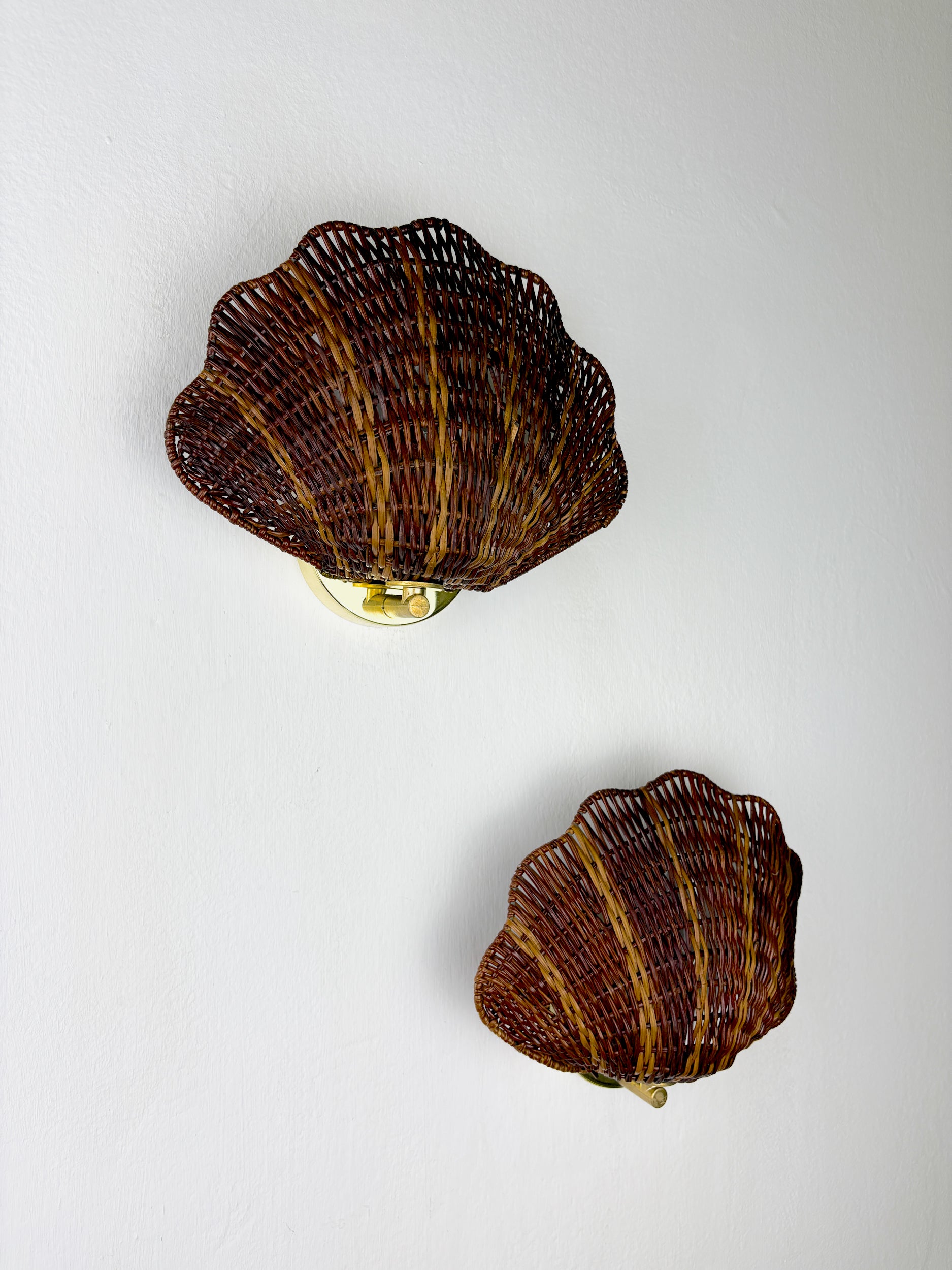 Pair of Shell-Shaped Wicker Wall Lights, Rattan & Brass, 1980's, Italy