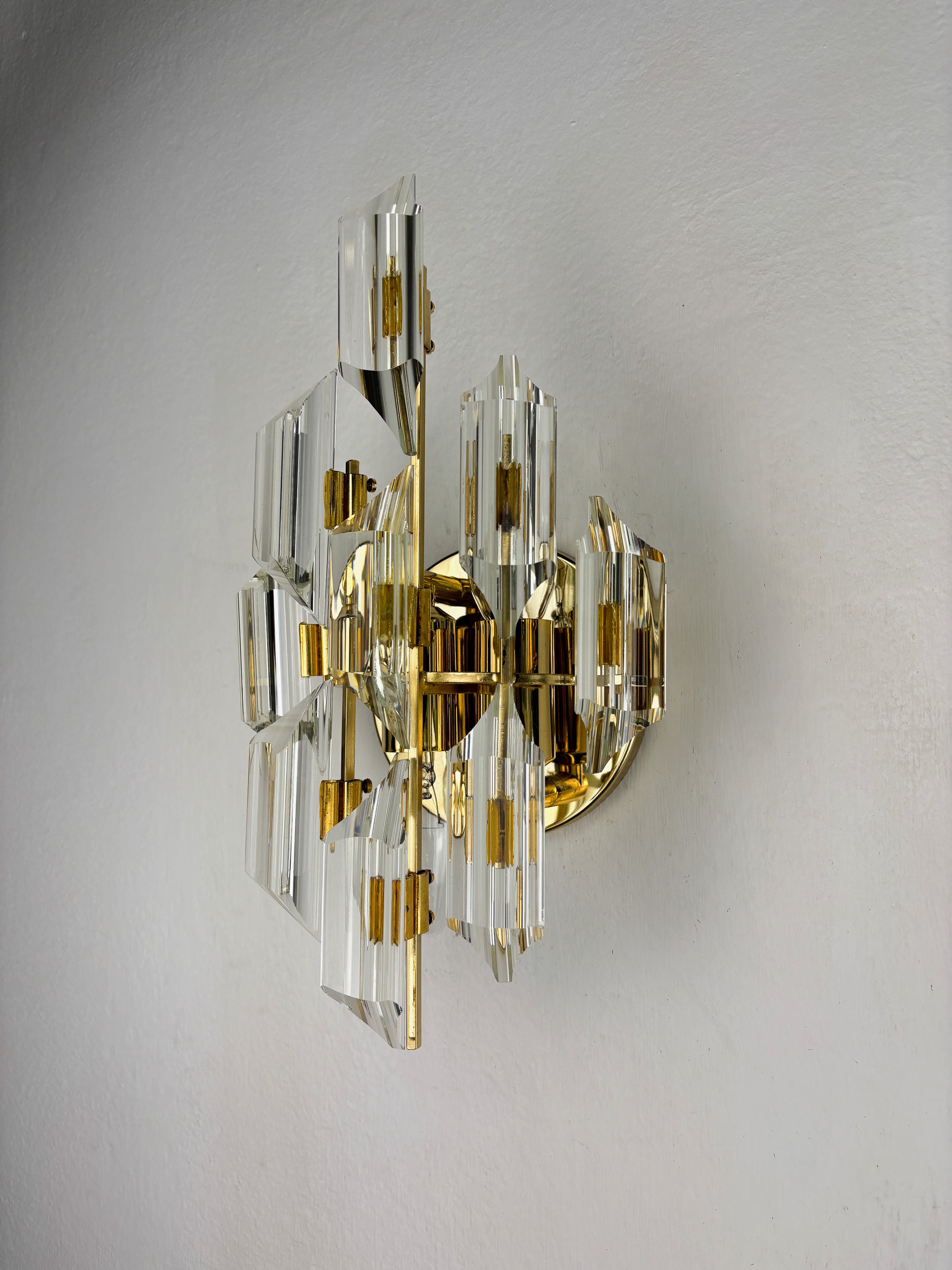 Oscar Torlasco for Stilkronen Wall Sconce, cut Murano glass, italy, Circa 1970's