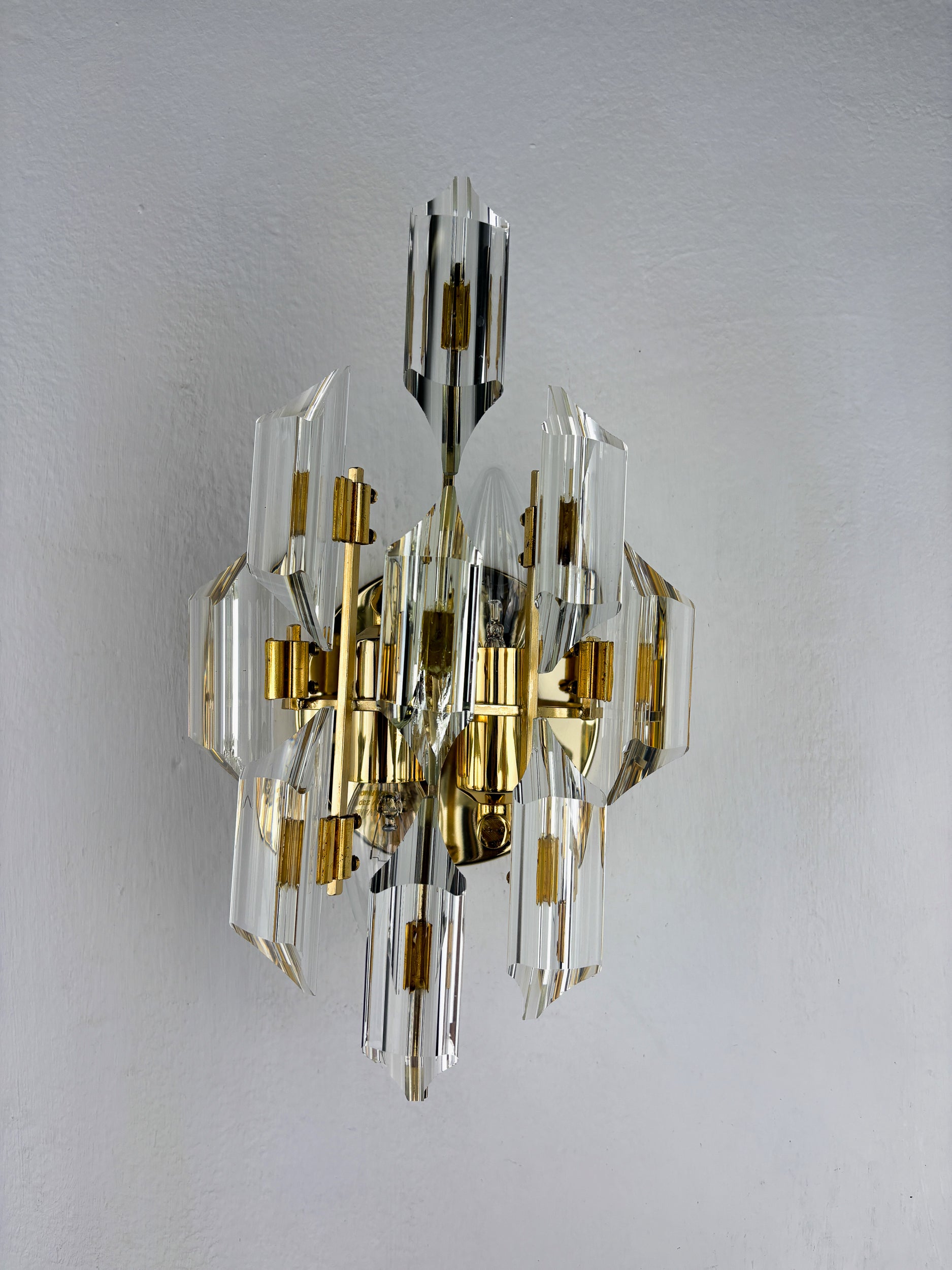 Oscar Torlasco for Stilkronen Wall Sconce, cut Murano glass, italy, Circa 1970's