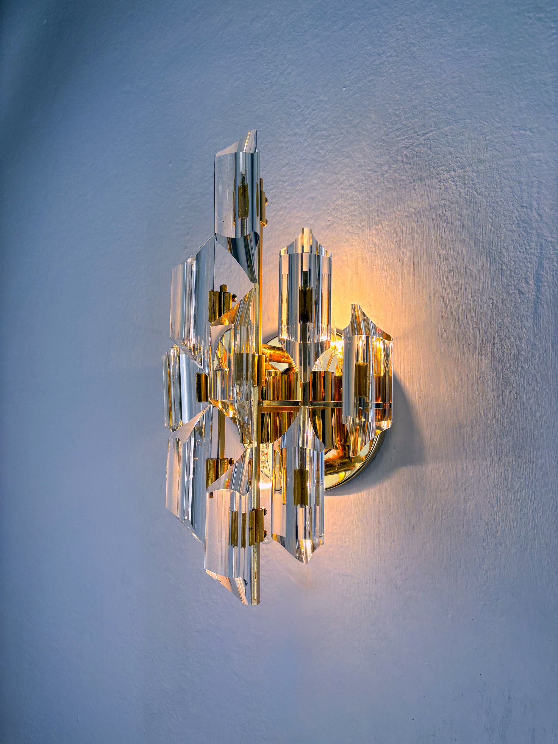 Oscar Torlasco for Stilkronen Wall Sconce, cut Murano glass, italy, Circa 1970's