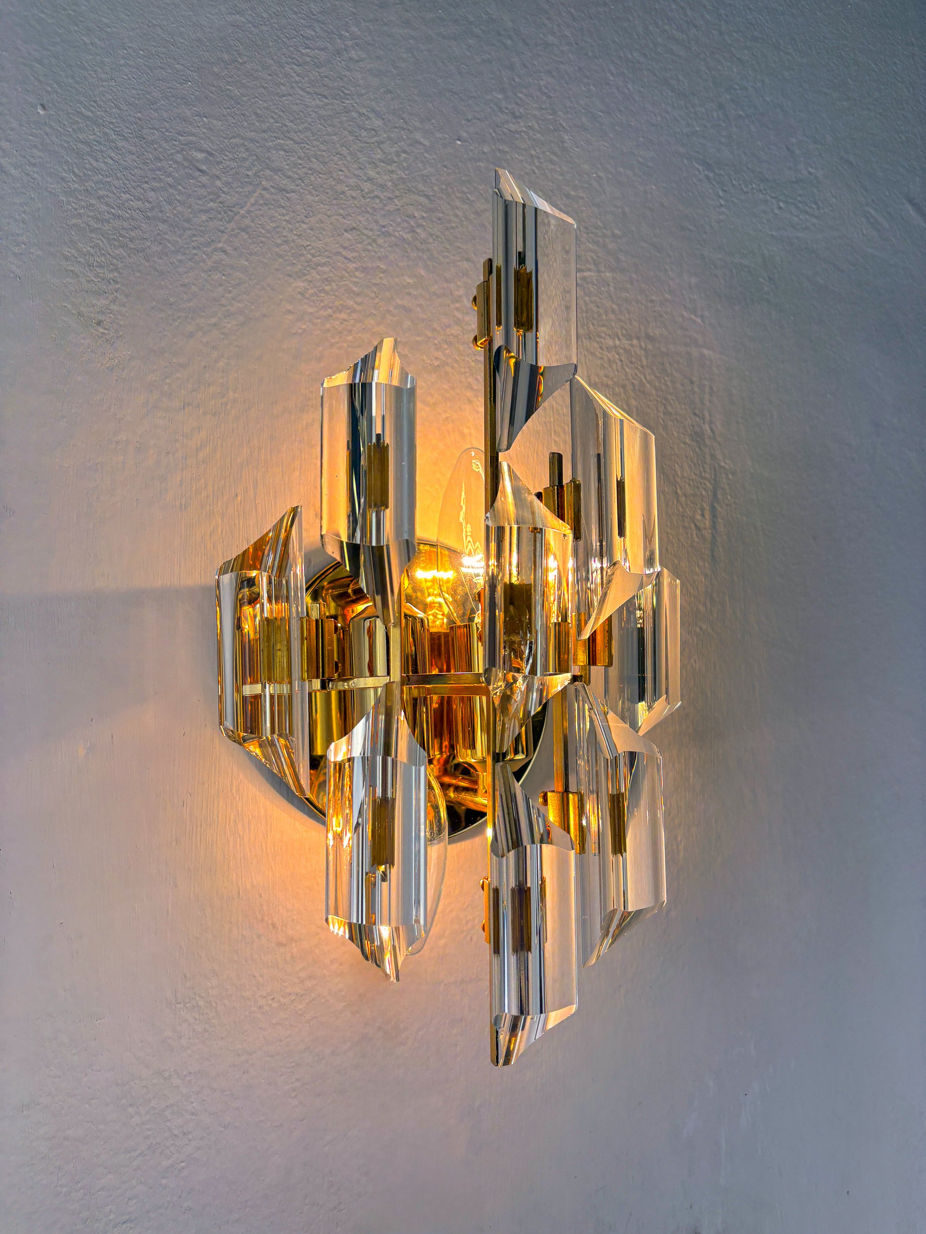 Oscar Torlasco for Stilkronen Wall Sconce, cut Murano glass, italy, Circa 1970's