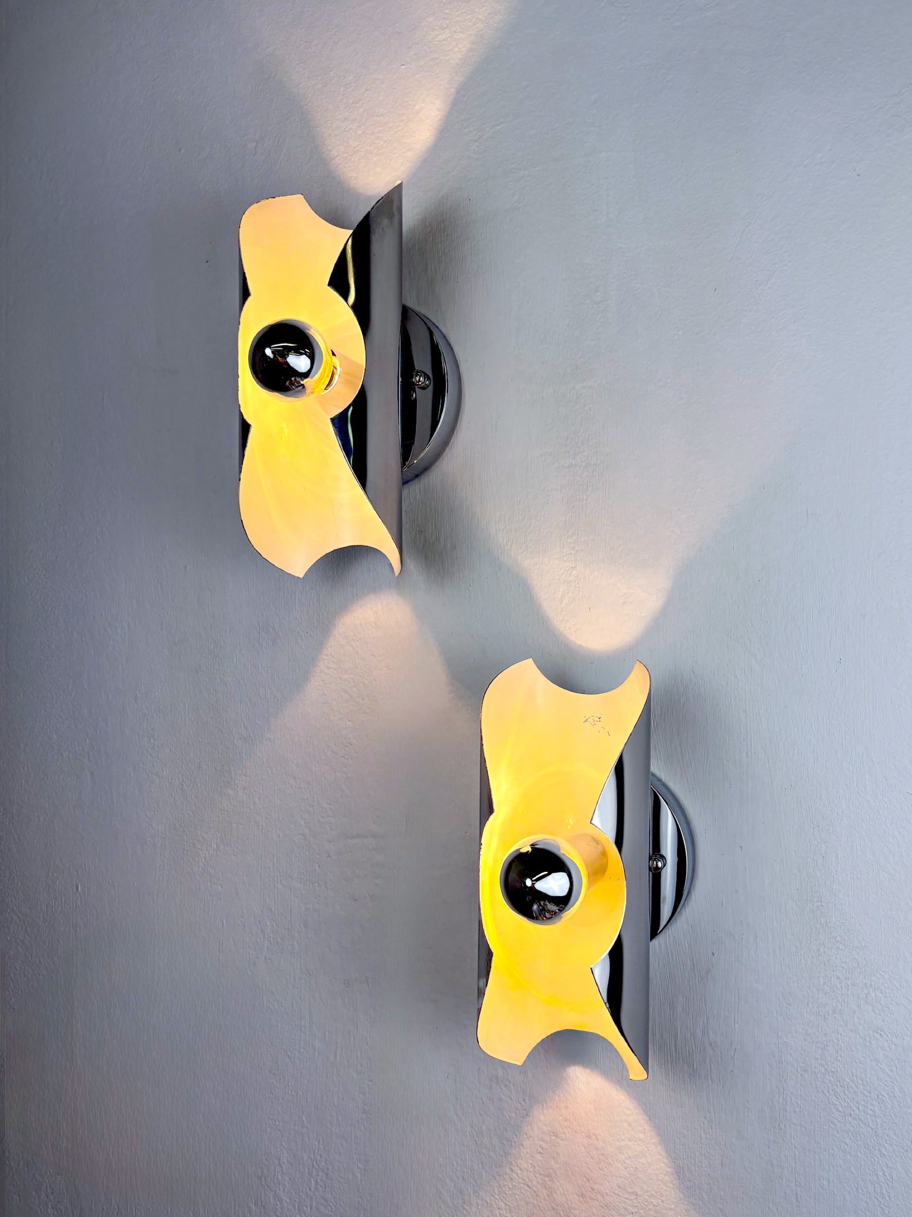 Pair of "folio" wall lights, space age, chromed metal, Italy, Circa 1970's