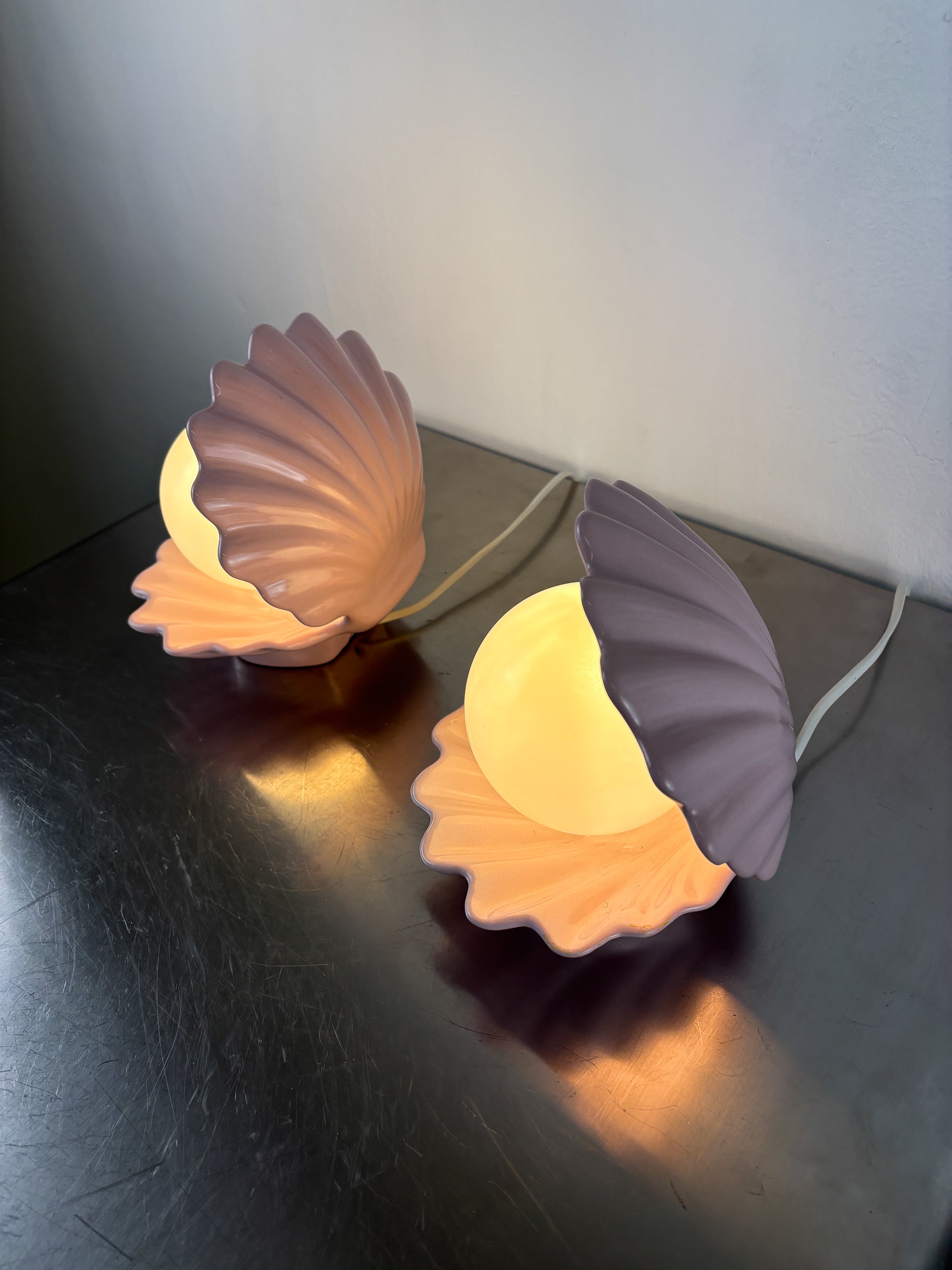 Pair of pink ceramic shell-shaped table lamps, Italy, 1970s