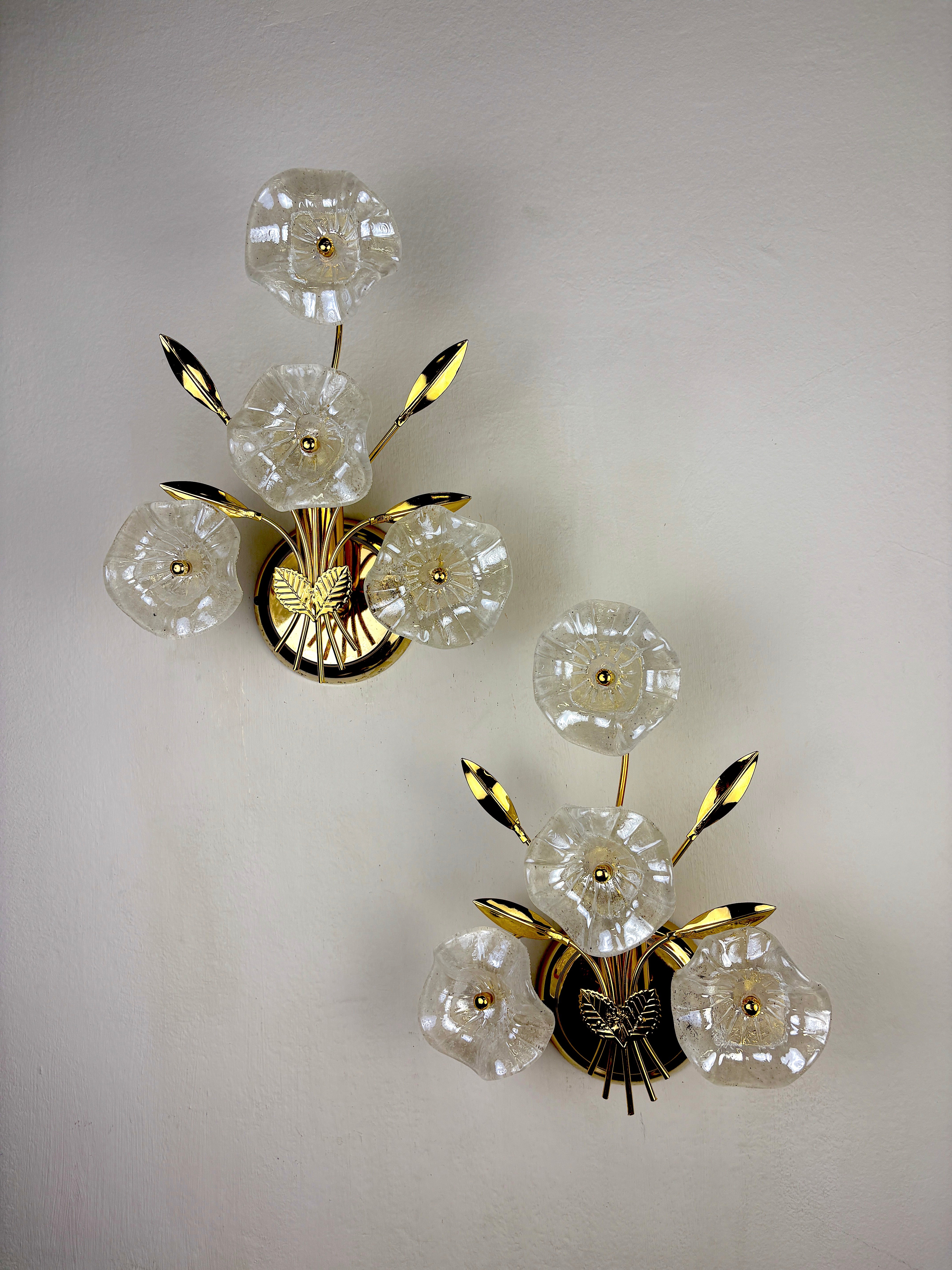 Pair of Hibiscus floral Sconces, Frosted Murano Glass, Italy, 1970s
