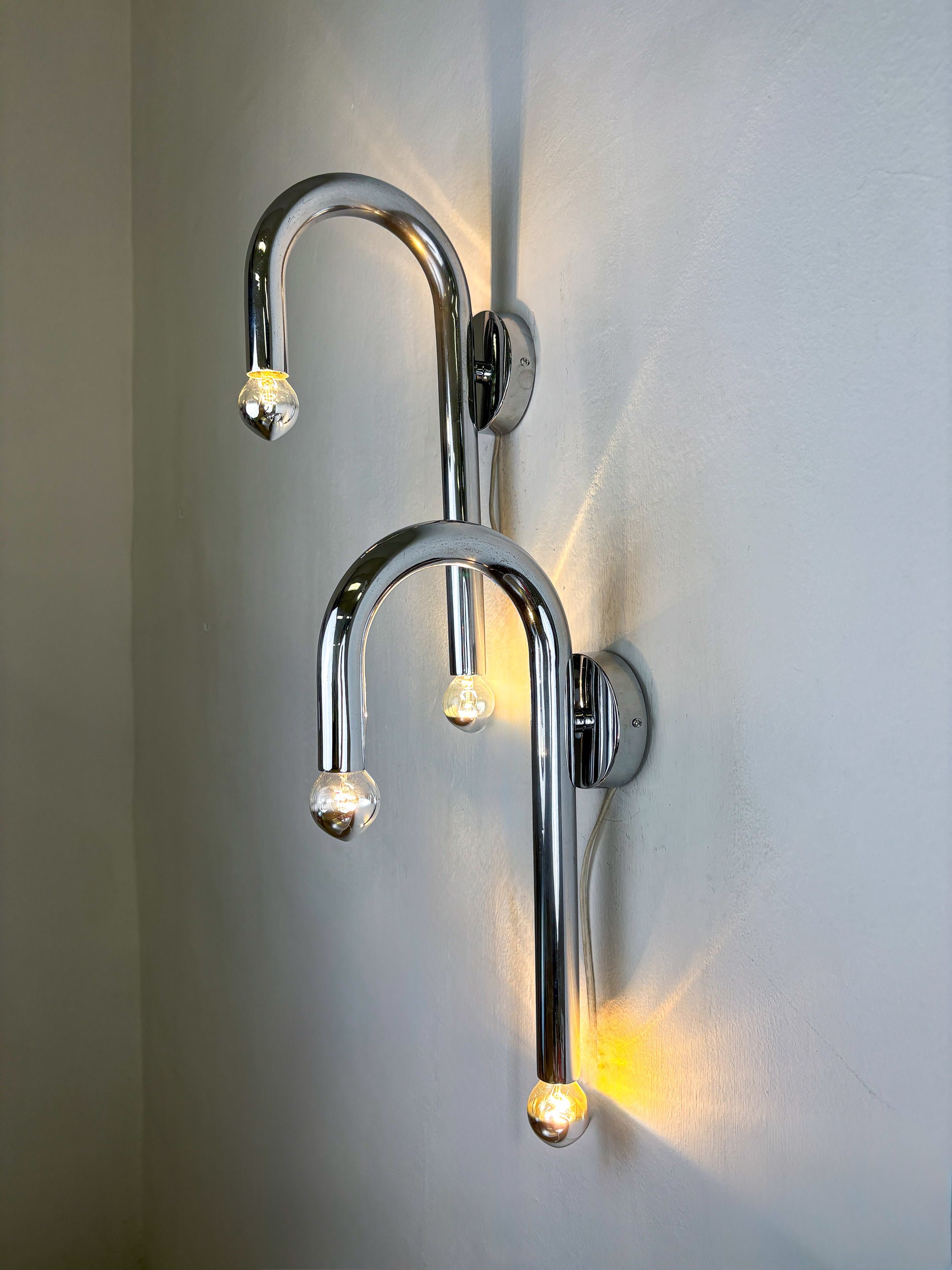 Pair of Space-Age Tubular Wall Lights, Chromed Metal, Italy, 1970s
